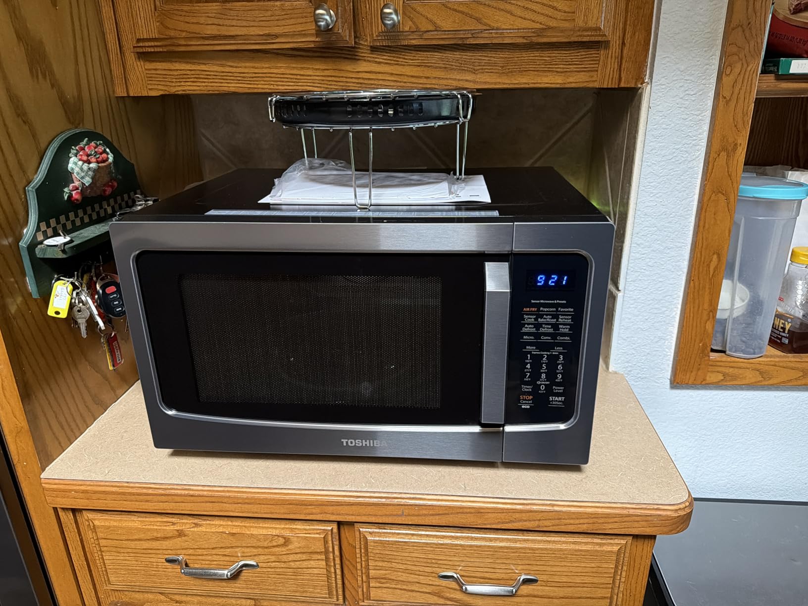 TOSHIBA 4-in-1 Countertop Microwave Oven with Air Fryer, 1.5 Cu.Ft, 1000W, Convection customer photo 2
