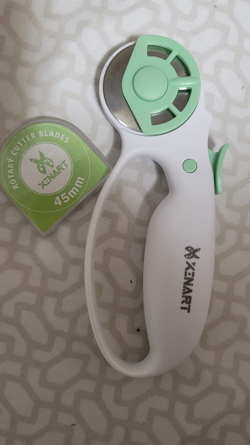 XINART 45mm Rotary Cutter for Fabric Safety Lock Ergonomic Classic Comfort Loop customer photo 2
