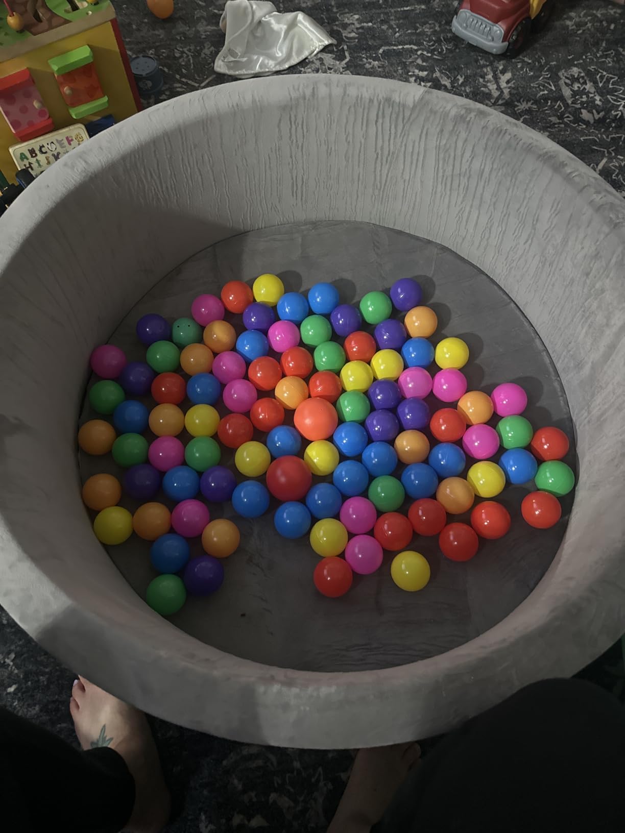 Hovenlay Ball Pit Balls Phthalate Free BPA Free Crush Proof Plastic - 7 Bright Colors in Reusable Play Toys for Kids with Storage Bag customer photo 2