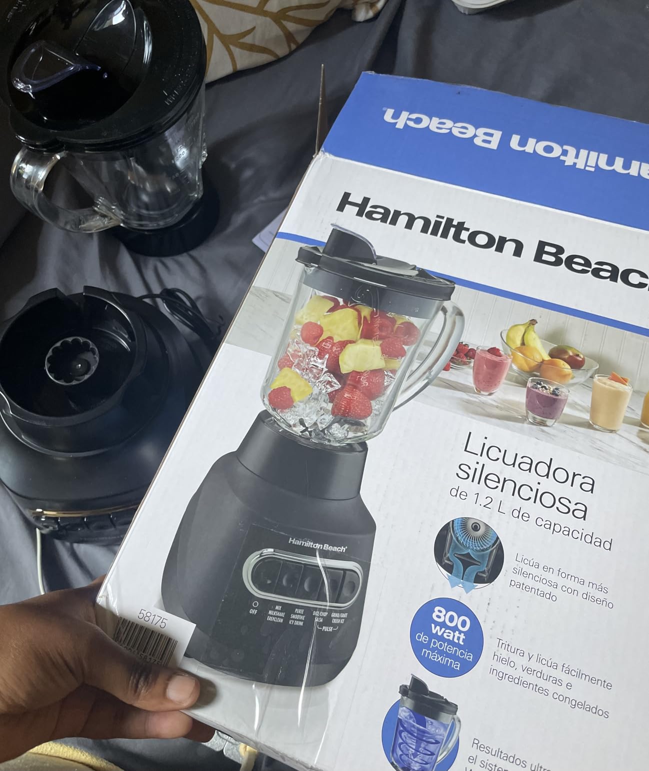 Hamilton Beach Quiet Blender for Smoothies With Wave Action System | 40 oz. Glass Jar | Quiet Design | Stainless Steel Ice Sabre Blades | 800 Watts | Black | 58175J customer photo 1