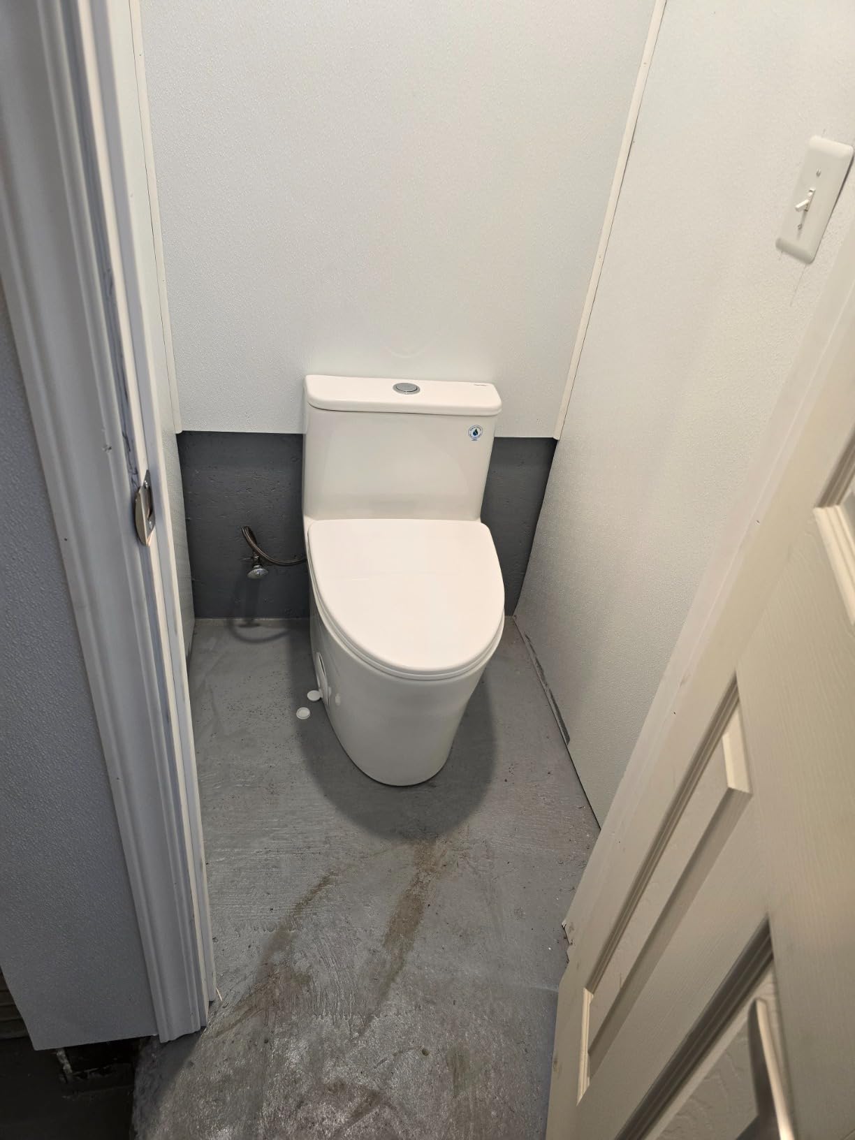 DeerValley Compact One-Piece Toilet 1.28 GPF Single Flush Fully Skirted Bowl with Soft-Close Seat White Space-Saving Elongated Toilets for Small Bathrooms customer photo 1