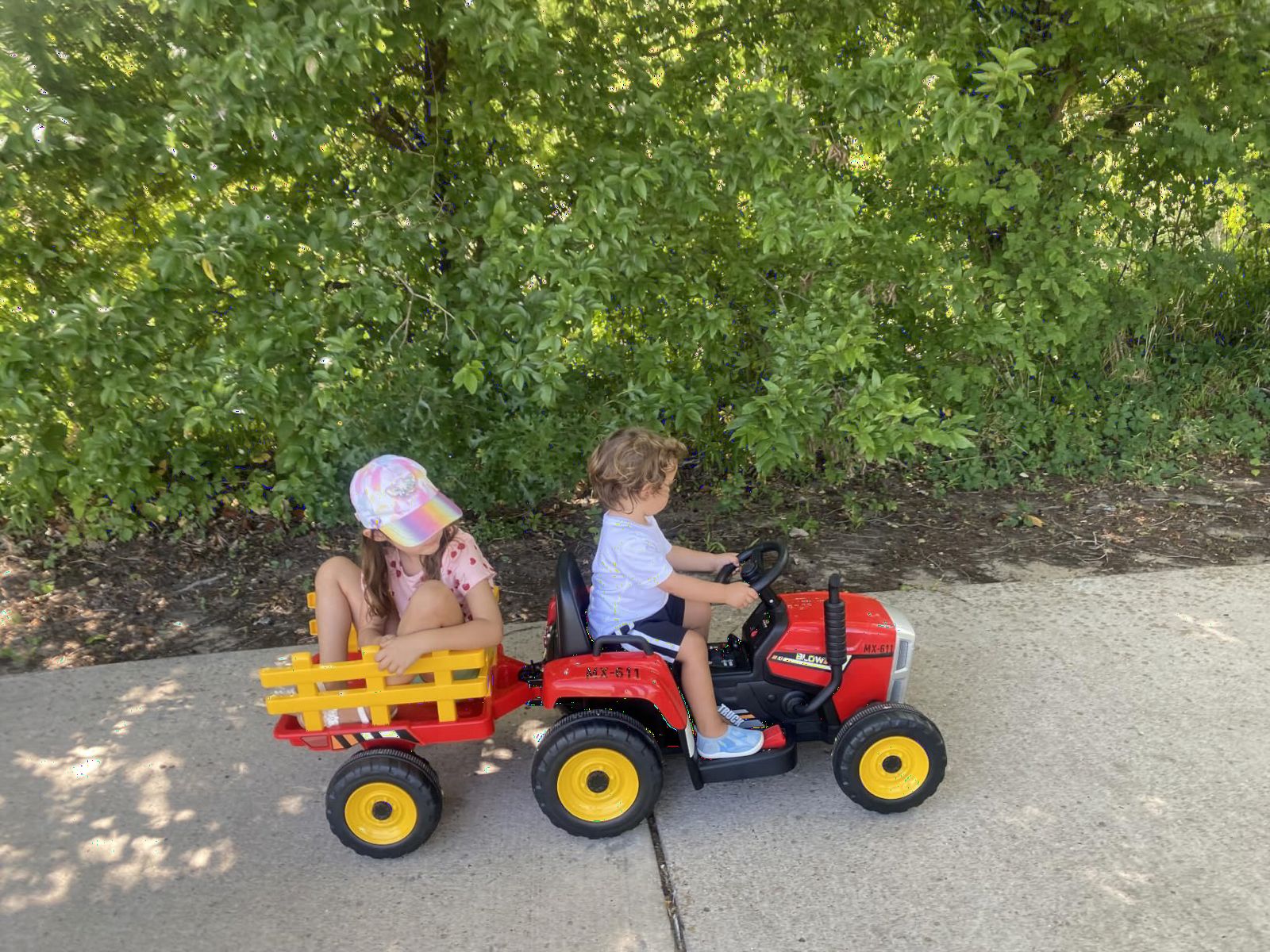 Costzon Ride on Tractor with Detachable Trailer, Kids' Electric Vehicles w/3-Gear-Shift Ground Loader, Wireless Design & USB, 7 LED Headlights, Remote Control Tractor Toy for Kids 3+ (12V, Green) customer photo 1