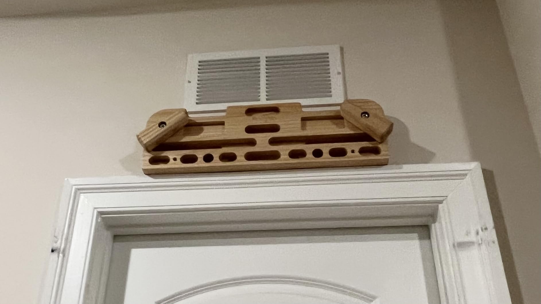 Yes4All Wooden Hang Board/Climbing Board for Doorway - Hand Strengthener Equipment for Training Finger, Grip and Pull Up customer photo 2