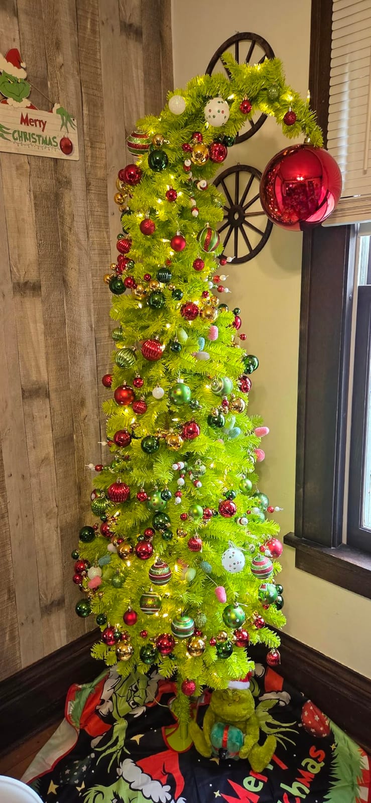 Whaline Christmas Ball Garland Ball Ornament 6ft Bauble Garland Christmas Tree Ball Decoration Shatterproof Ball Ornaments for Xmas Party Supplies, Indoor Outdoor Home Office, Red Green Gold customer photo 1