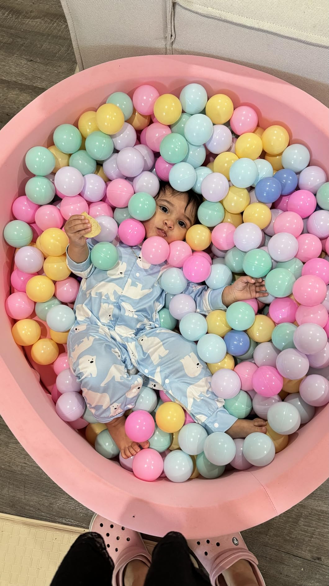 Amazon Basics BPA Free Ball Pit Balls with Storage Bag, Crush-Proof Plastic for Toddlers Kids 12+ Months Play, Phthalate Free, 6 Bright Colors, Pack of 400 customer photo 2