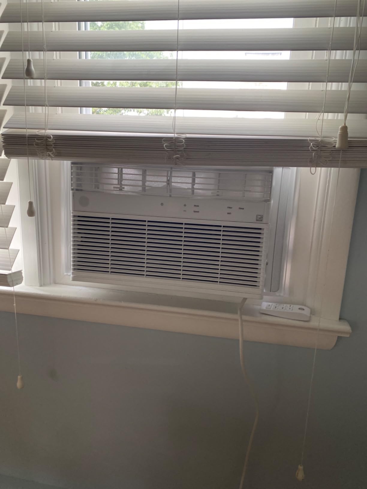 GE Window Air Conditioner 8000 BTU, Wi-Fi Enabled, Energy-Efficient Cooling for Medium Rooms, 8K BTU Window AC Unit with Easy Install Kit, Control Using Remote or Smartphone App customer photo 2