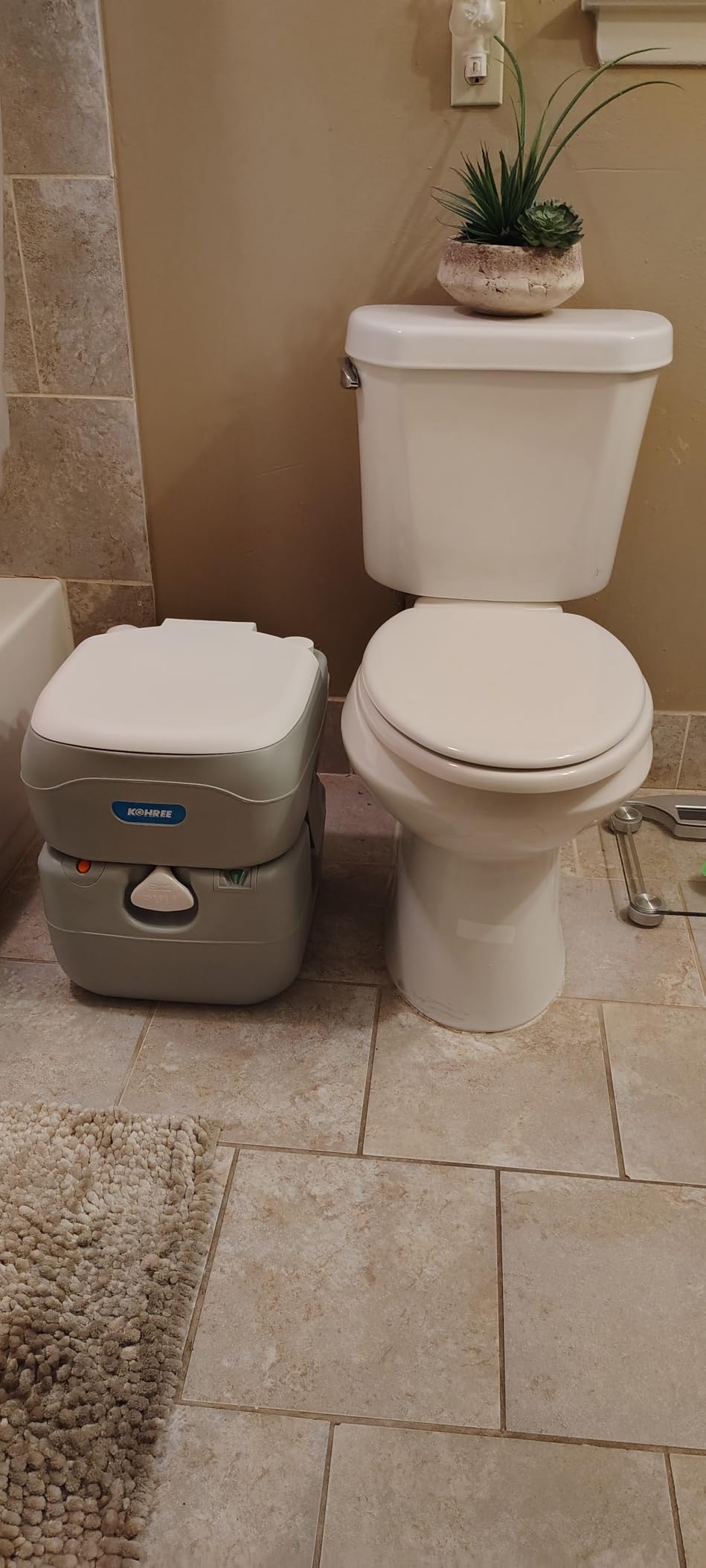 Kohree Portable RV Toilet, Large Camping Toilet Porta Potty, 5.8 Gallon | Detachable Waste Tank, Leak-Proof Toilet with Level Indicator for Adults Home Use, RV Travel, Boat, Trips Indoor Outdoor Use customer photo 2