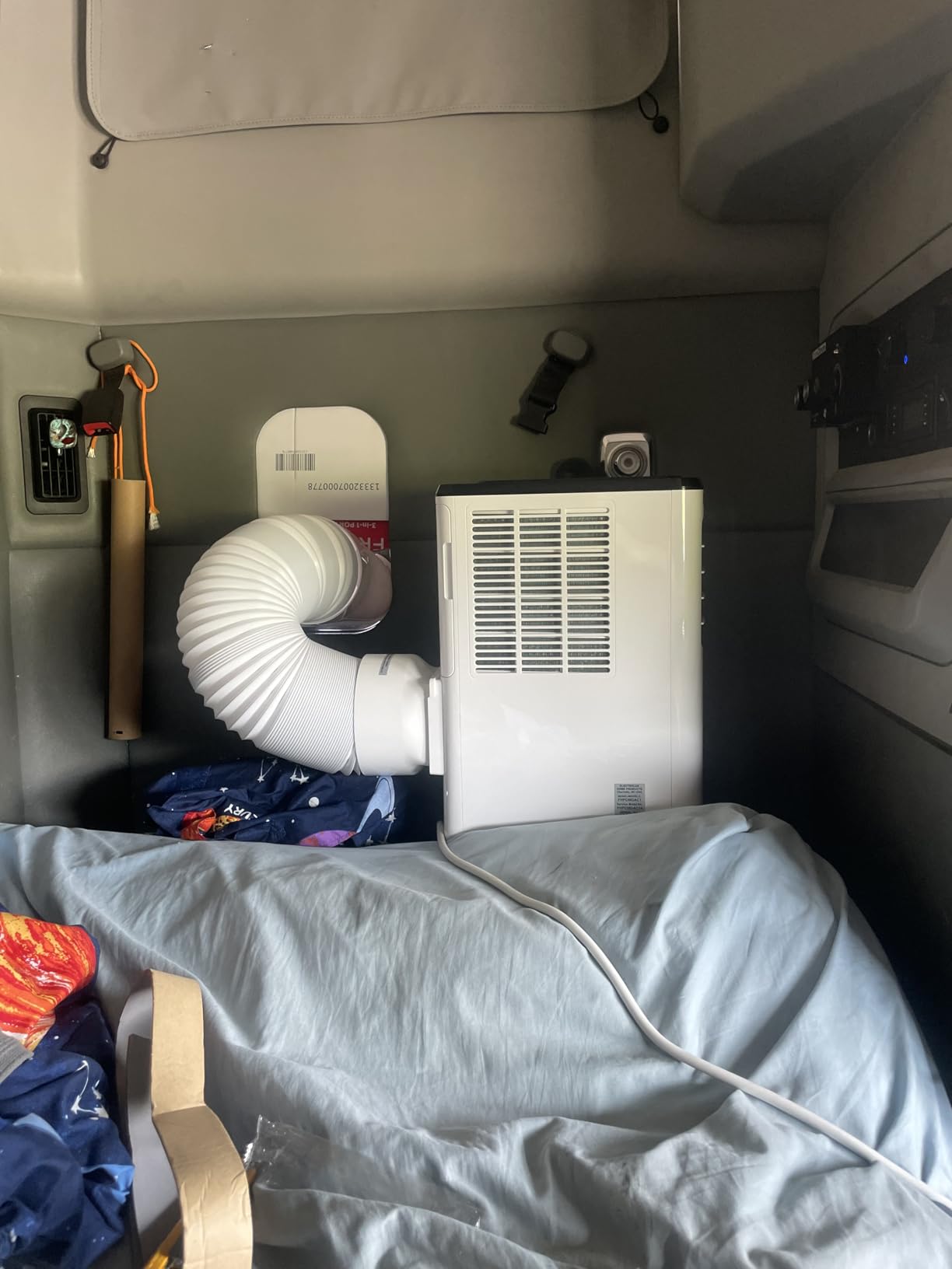 Frigidaire 8,000 BTU Portable Air Conditioner, Cools 350 Sq Ft, White customer photo 1