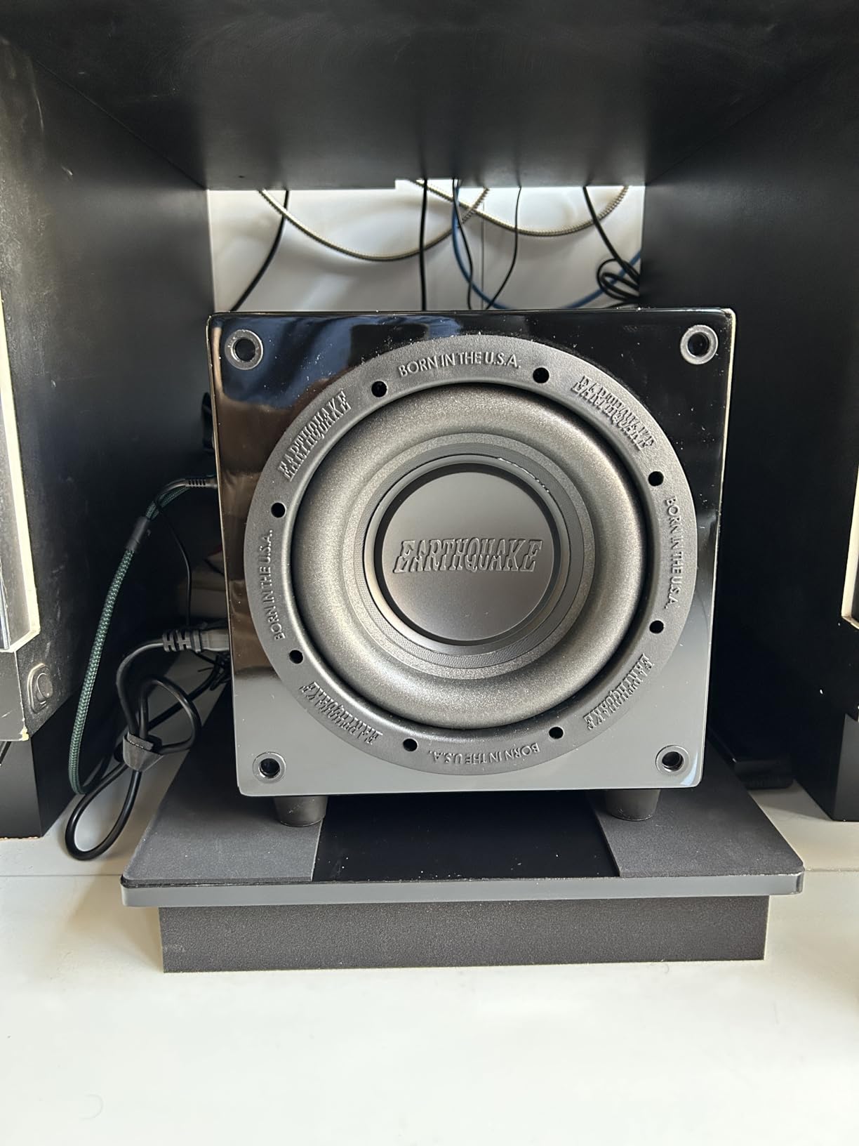 Sound Addicted VibeBoss P10 - Acoustic Isolation Platform Suitable for 8-10 inches Subwoofers (13.7'' x 15.7'' x 2.5'') customer photo 1