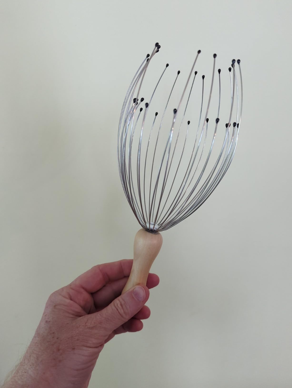 USAGA 32 Fingers Head Massager Head Scratcher Scalp Massager Wood Handle | for Head Massage and Body Relaxation customer photo 2