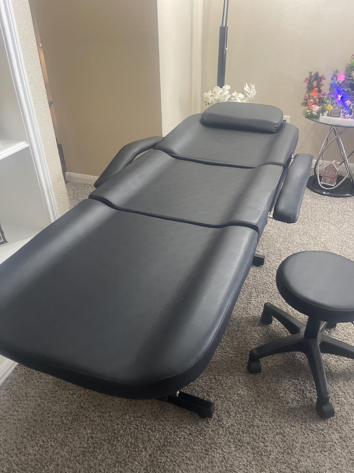 OmySalon Massage Salon Tattoo Chair Esthetician Bed with Hydraulic Stool, Multi-Purpose 3-Section Facial Bed Table, Adjustable Beauty Barber Spa Beauty Equipment, Black customer photo 1