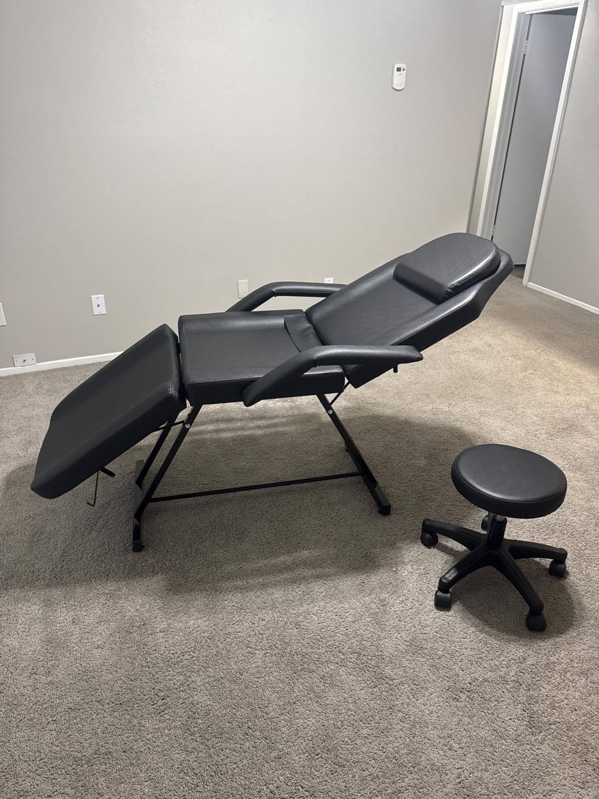 OmySalon Massage Salon Tattoo Chair Esthetician Bed with Hydraulic Stool, Multi-Purpose 3-Section Facial Bed Table, Adjustable Beauty Barber Spa Beauty Equipment, Black customer photo 2