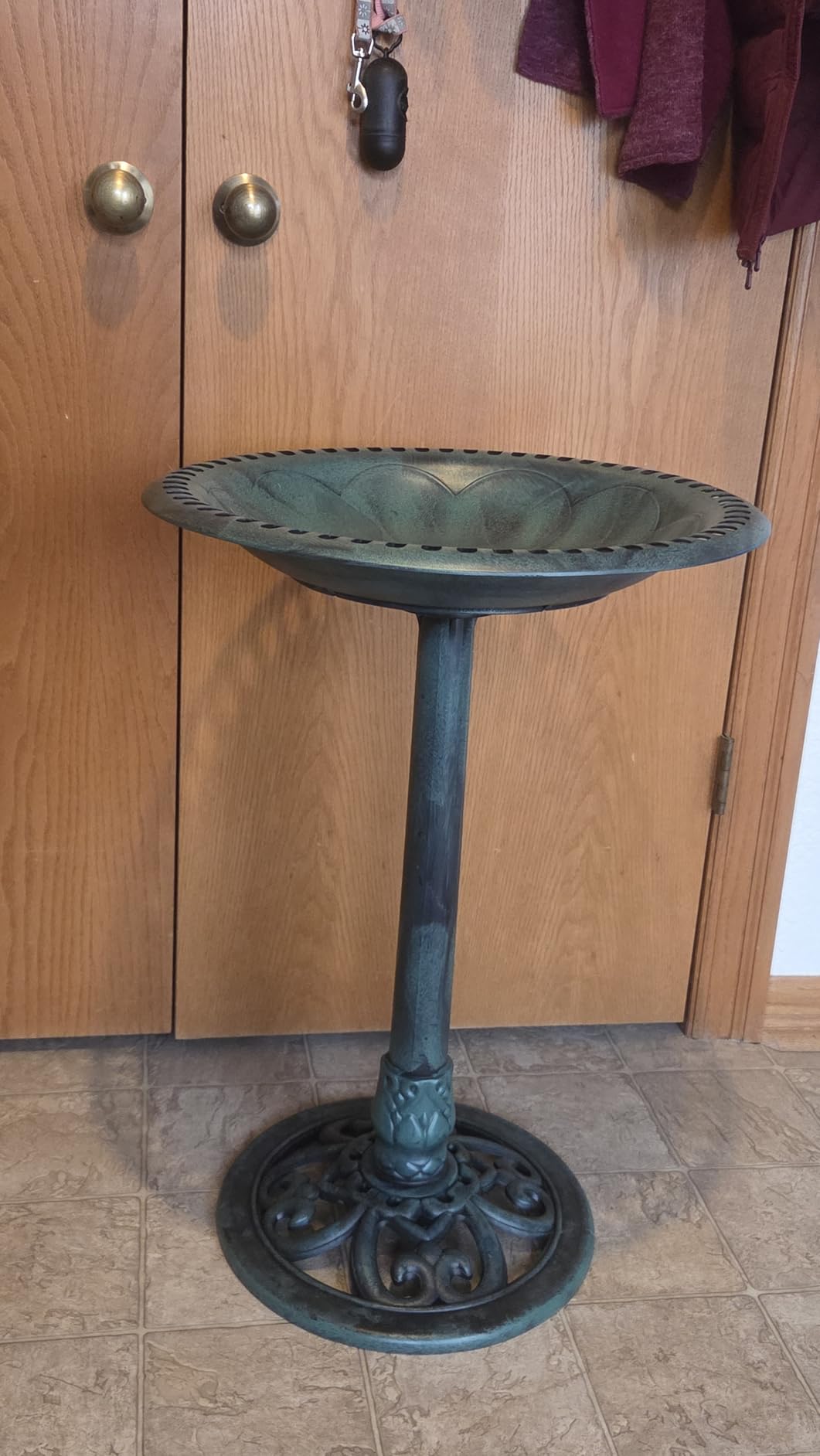 VINGLI Pedestal Bird Bath, Resin Birdbaths Weather Resistant, Bird Baths with Floral Accents & Vintage Finish, Garden Decor for Outdoor, Patio, Yard, Lawn (Green) customer photo 1