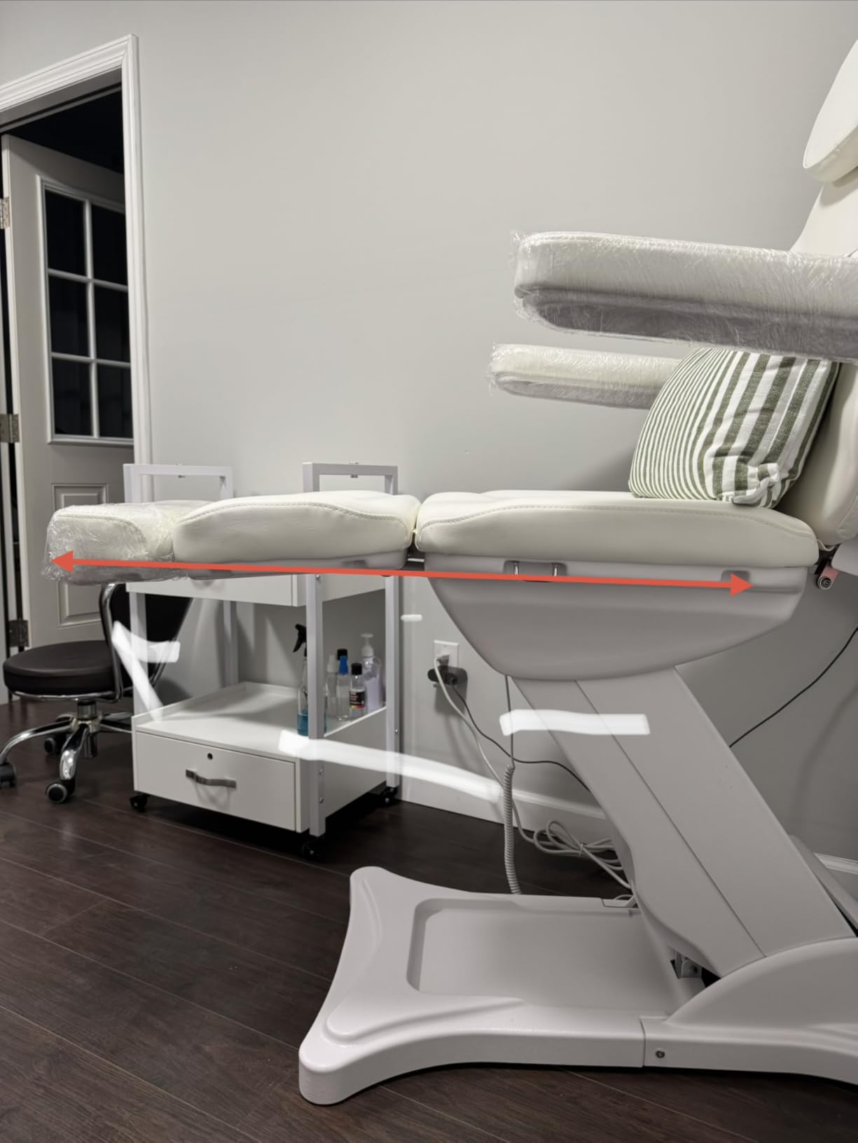 Dir 3 Motor Electrical Medical, Spa, Facial Beauty, Tattoo Podiatry Chair Bellucci customer photo 1