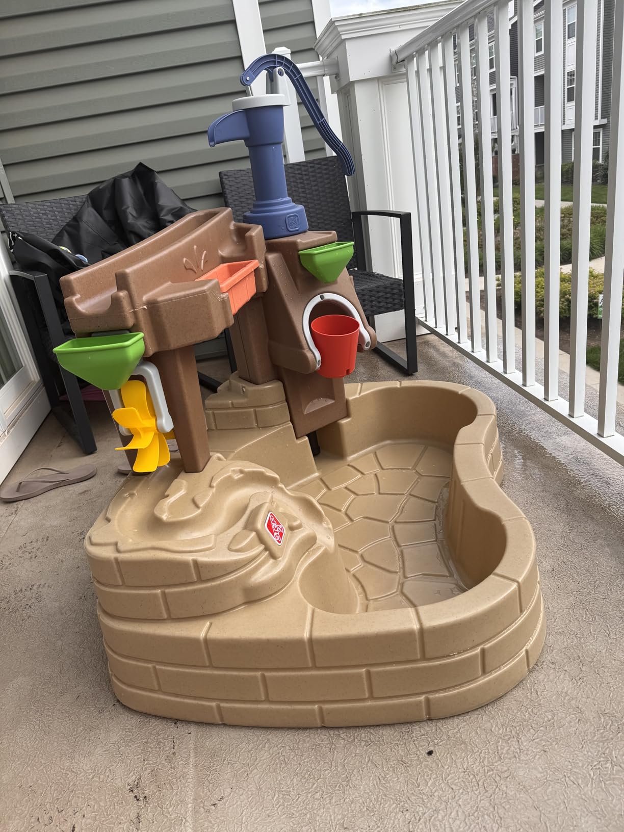 Step 2 Pump & Splash Discovery Pond Water Table, Kids Water Sensory Activity Pool, Summer Outdoor Toys, 10 Piece Toy Accessories, For Toddlers 2+ Years Old customer photo 1