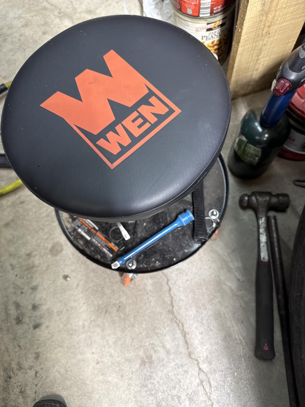 WEN 73012T 300-Pound Capacity Pneumatic Rolling Mechanic Stool customer photo 1