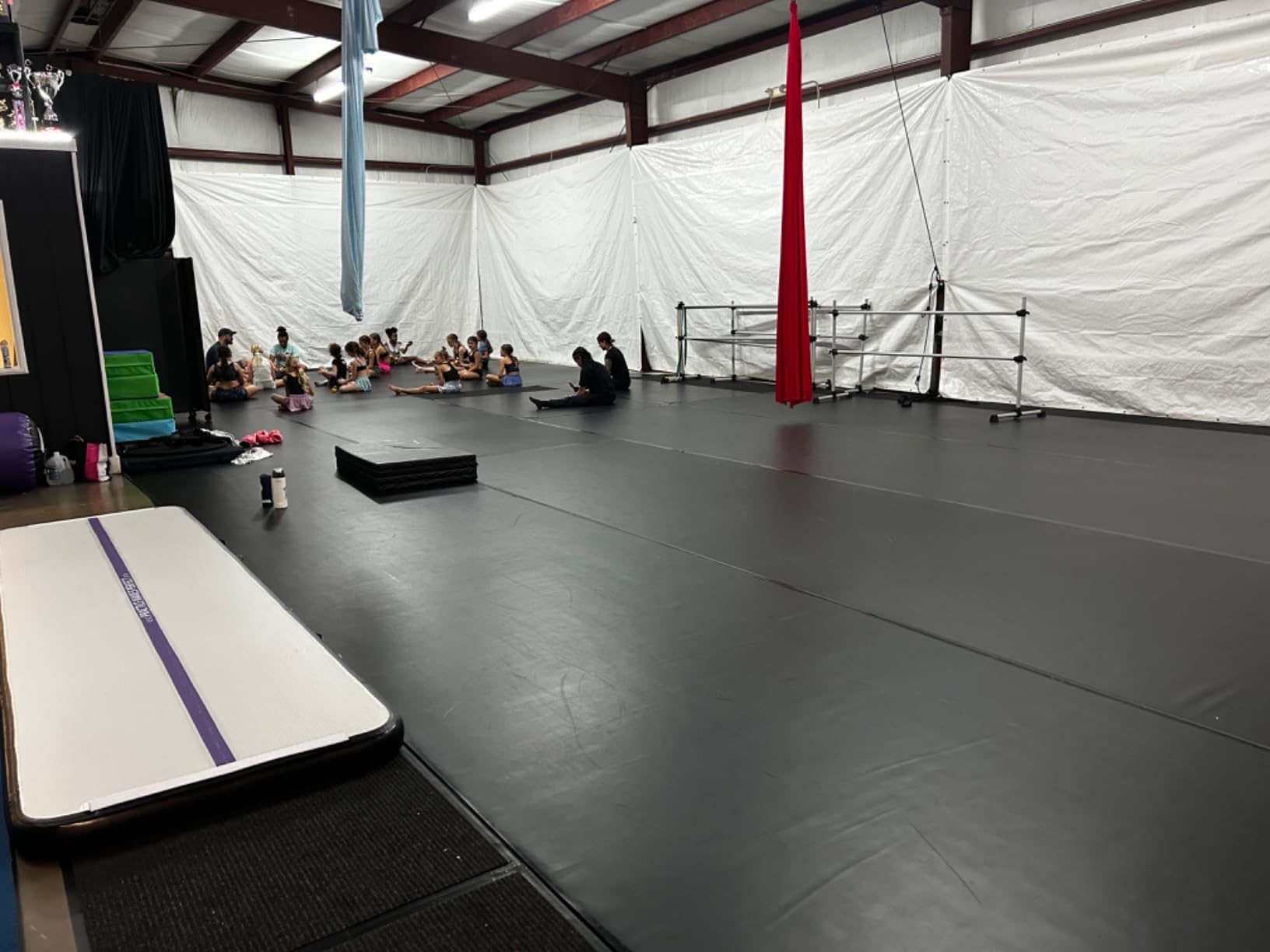 VEVOR Dance Floor Roll, 1.5mm PVC Dance Flooring Marley Dance Practice Floor Portable Grey/Black Roll Out Dance Floor Non-Slide & Wearproof Dance Mat for Ballet(6.6 x 15.7 ft, 6.6 x 49.2 ft) customer photo 2