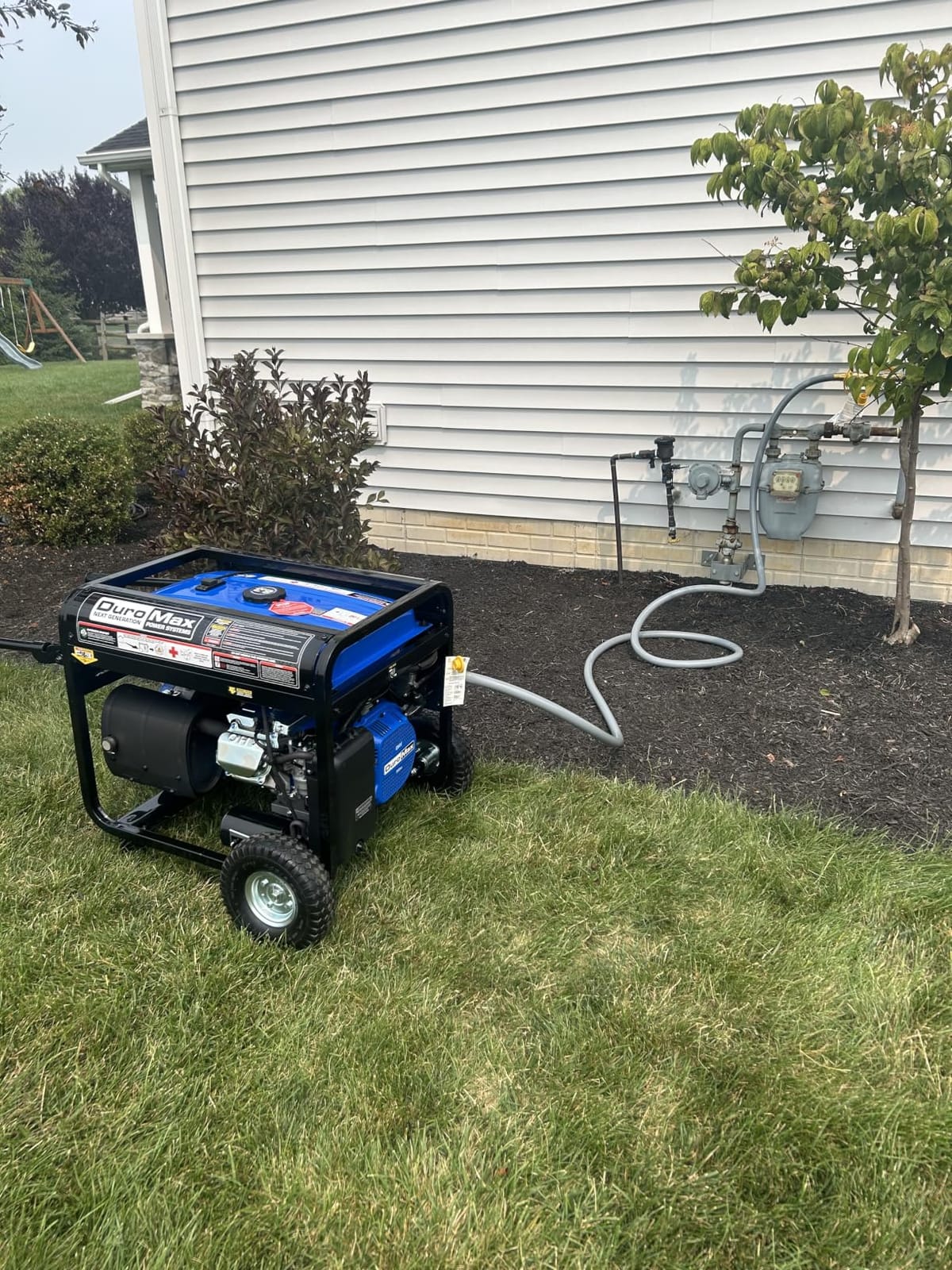 DuroMax XP13000HXT 13,000-Watt 500cc Tri Fuel Gas Propane Natural Gas Portable Generator with CO Alert, Black/Blue customer photo 2