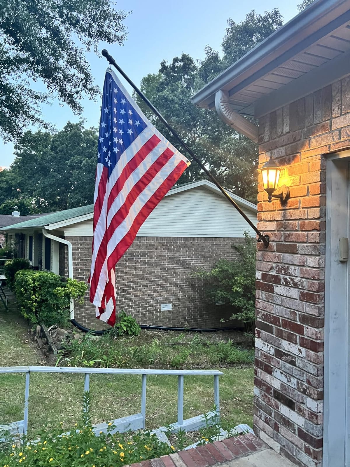 ZMTECH Flag Pole - Upgraded Bracket, 6 FT Stainless Steel Flag Poles for Outside House, Residential or Commerical, Tangle Free Flag Pole Kit for American Flag (Without Flag, Black) customer photo 1