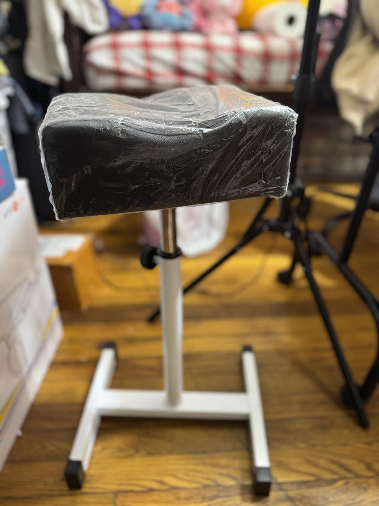 CHAOEEMY Pedicure Foot Rest, Adjustable Height Pedicure Stool, Pedicure Stand for Home Salon, Tattoo, Nail Tech (Black) customer photo 2