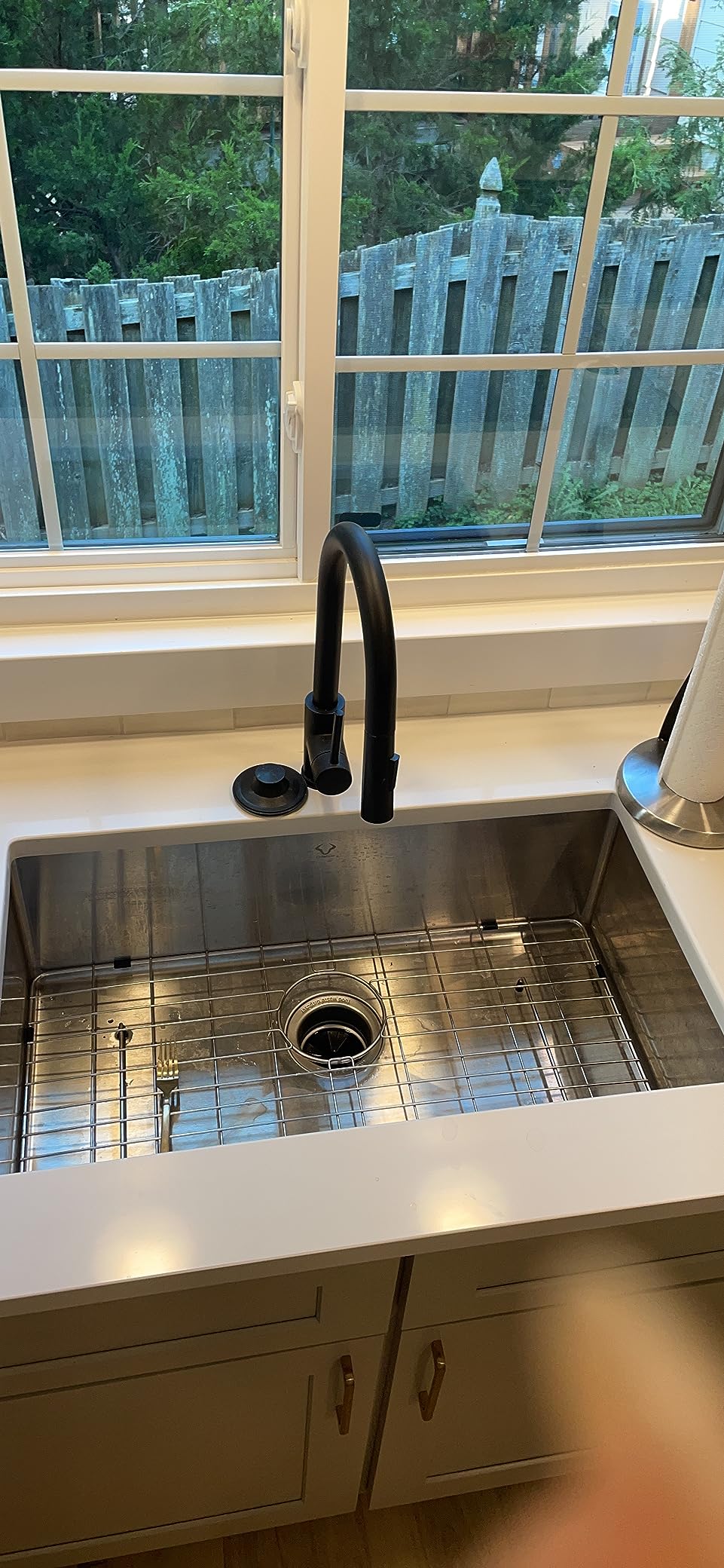 Kitchen Sinks 32x18 Inch Undermount Kitchen Sink Stainless Steel Sink 16 Gauge Single Bowl Set (5 Item Bundle: Sink, Bottom Grid, Drain Assembly, Drain Cap, Towel) customer photo 1