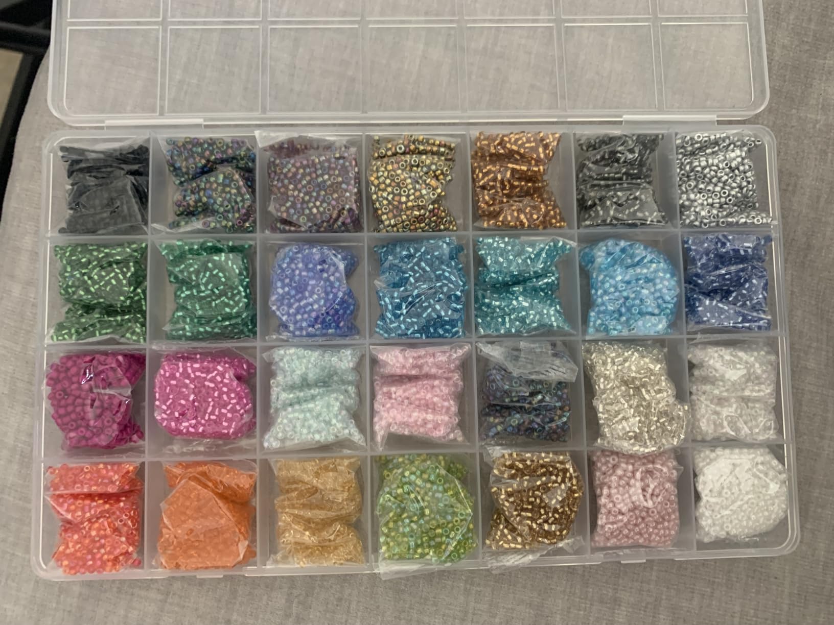 Ybxjges 24000Pcs 2mm Glass Seed Beads Kit, with 28 Colors Small Beads Kit for Girls,Women and Adults,Bracelets, Necklaces,Earring,Jewelry Making Supplies customer photo 2