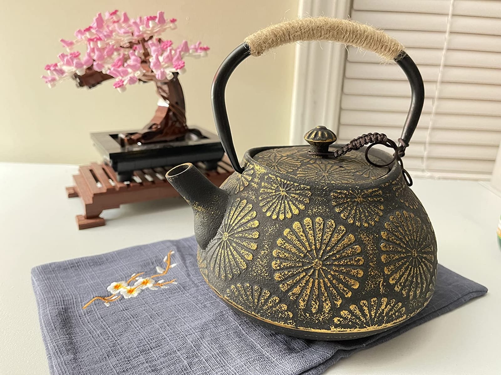 Cast Iron Teapot, 40oz Tea Kettle with Infuser for Stove Top, Sakura Design Japanese Tea Pot for Loose Leaf Coated with Enameled Interior, 1200ml Green customer photo 1