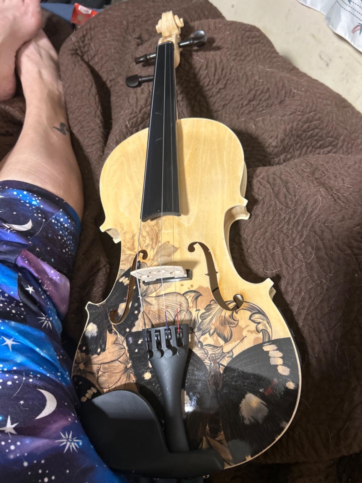 Aliyes Electric/Acoustic Violin Set for Beginners Special Designed Gift for Beginner with Hard Case,Bow,Extra Strings (4/4/Full-size) customer photo 2