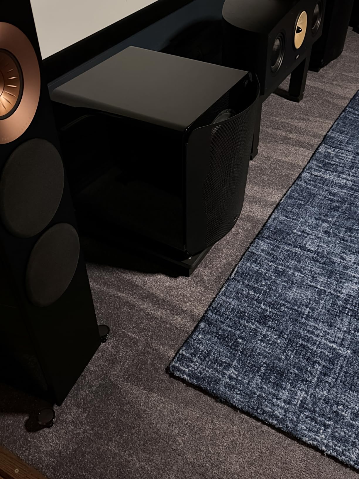 Sound Addicted VibeBoss P12 - Acoustic Isolation Platform Suitable for 12-15 inches Large Subwoofers (20'' x 17'' x 3'') customer photo 2