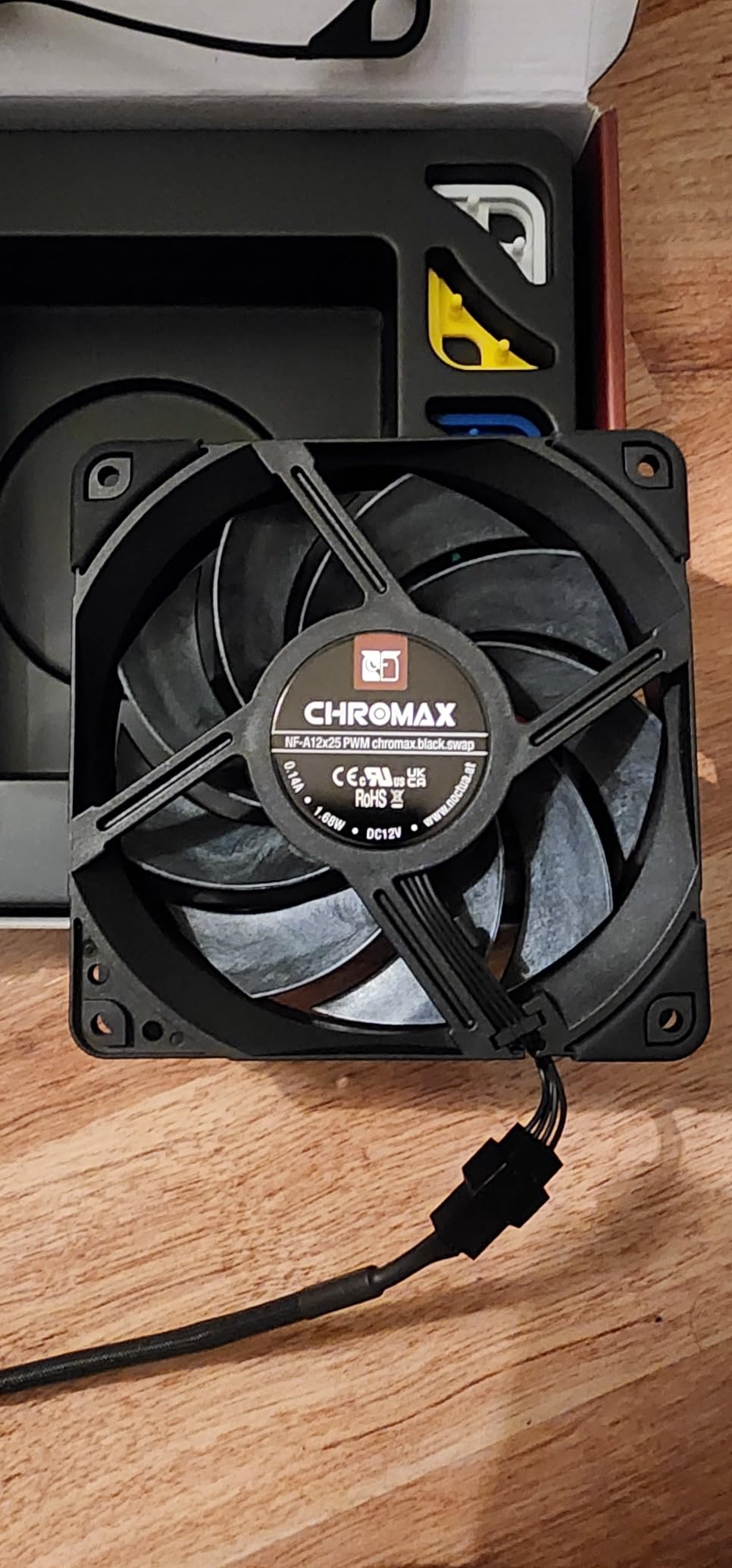 Noctua NF-A12x25 PWM chromax.Black.swap, High-Performance Quiet Fan 120mm | High Airflow and Static Pressure, Low Noise, 25mm Thick Fan, for Cases/Coolers, Customisable Colour Pads, 2000rpm 4-Pin PWM customer photo 2