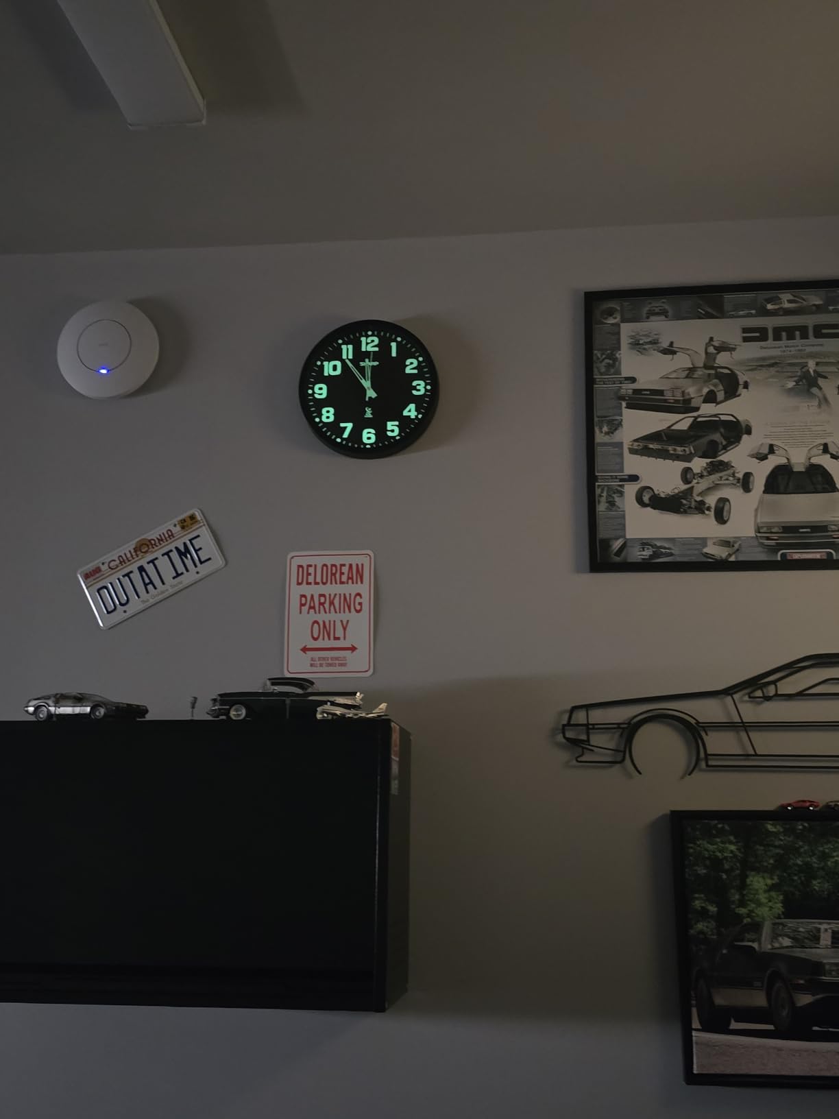 Sharp 12-Inch Atomic Wall Clock, Battery Operated, White with Black Frame customer photo 2