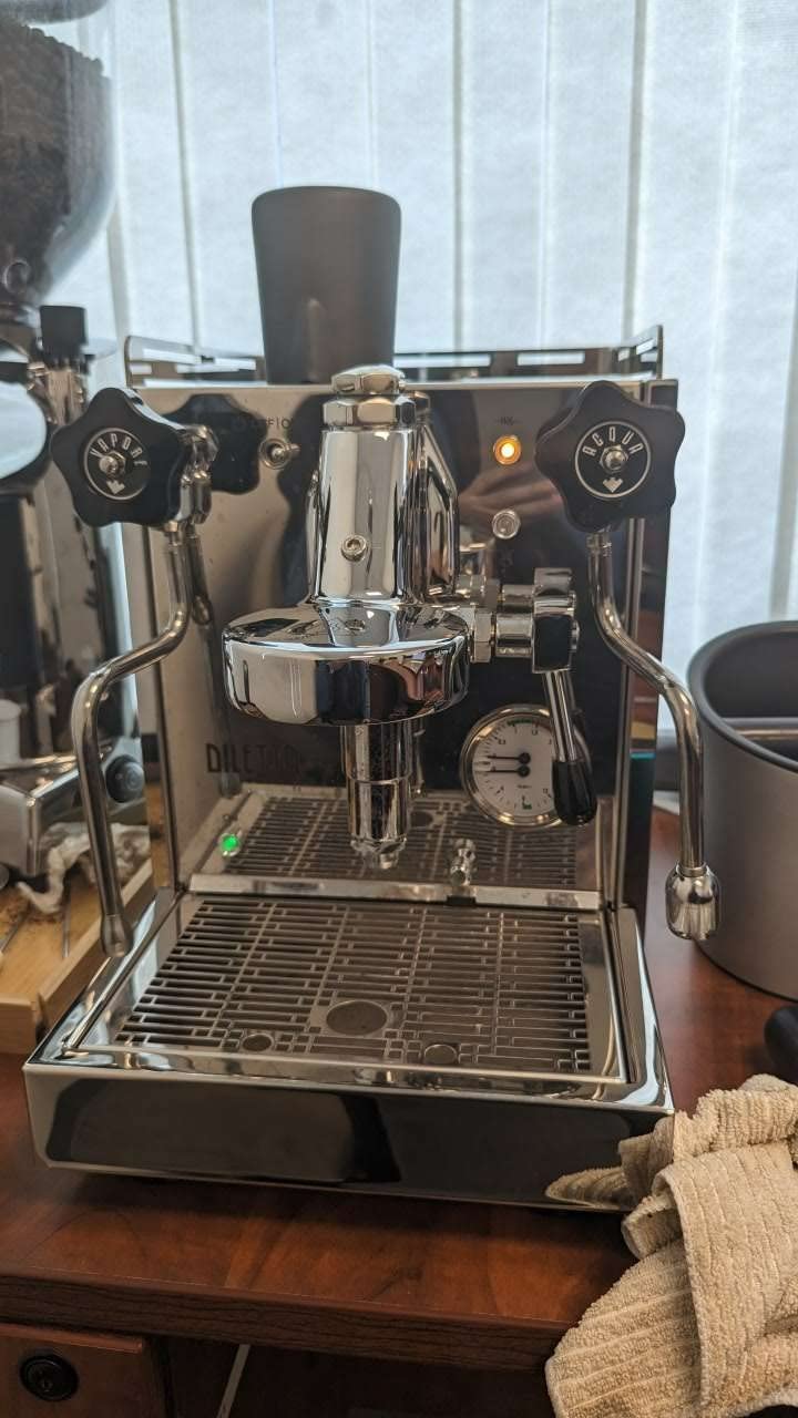 Diletta Bello Espresso Machine | Heat Exchanger | E61 | Manual Control | 3 Liter | Made In Italy | (Stainless Steel) customer photo 1