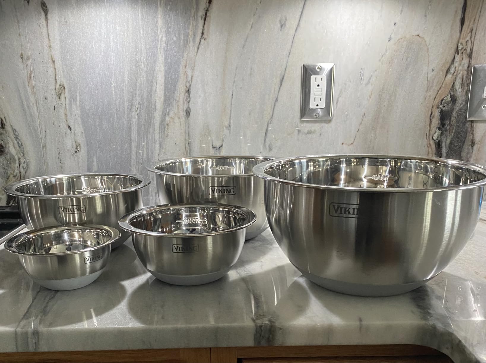 Viking Mixing Bowls Set, 10 Piece Stainless Steel Kitchen Cookware, Non-Slip Silicone Base, Includes Tight Fit Lids, Dishwasher Safe, Black customer photo 1