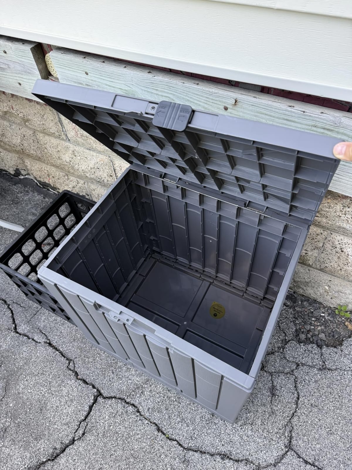EAST OAK Outdoor Storage Box, 100 Gallon Deck Box, Waterproof Resin Storage Bench for Patio Cushions, Gardening Tools, Pool Toys, Lockable, UV Resistant, Grey customer photo 2