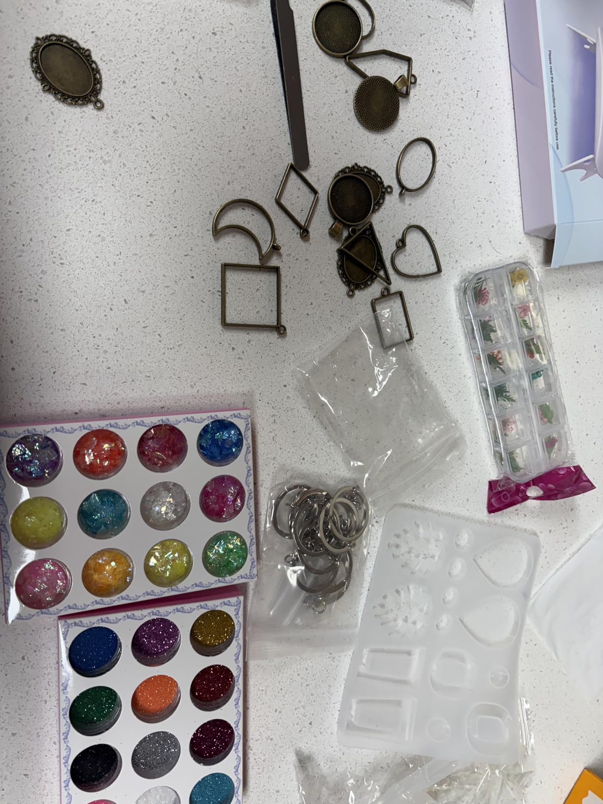 LET'S RESIN 250g UV Resin Jewelry Making Kit, 153Pcs Starter Kit with Light | Crystal Clear, Low Viscosity, Low Odor, Anti-Yellowing, Fast Cure Hard UV Resin for Beginners, Keychain&Earring Making customer photo 2
