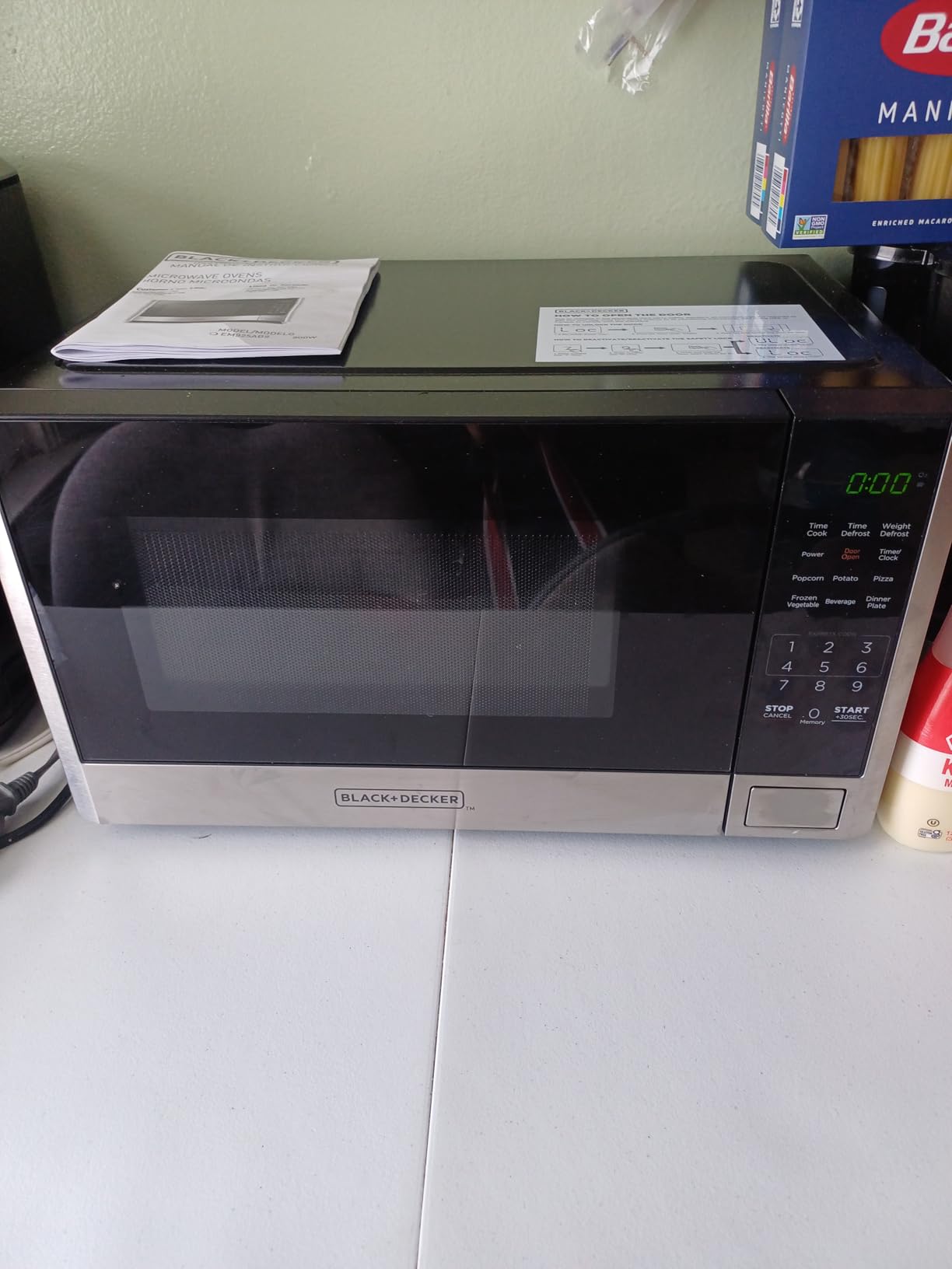 BLACK+DECKER Over the Range Microwave Oven, 1.9 Cu.Ft,1000W, 400 CFM customer photo 1