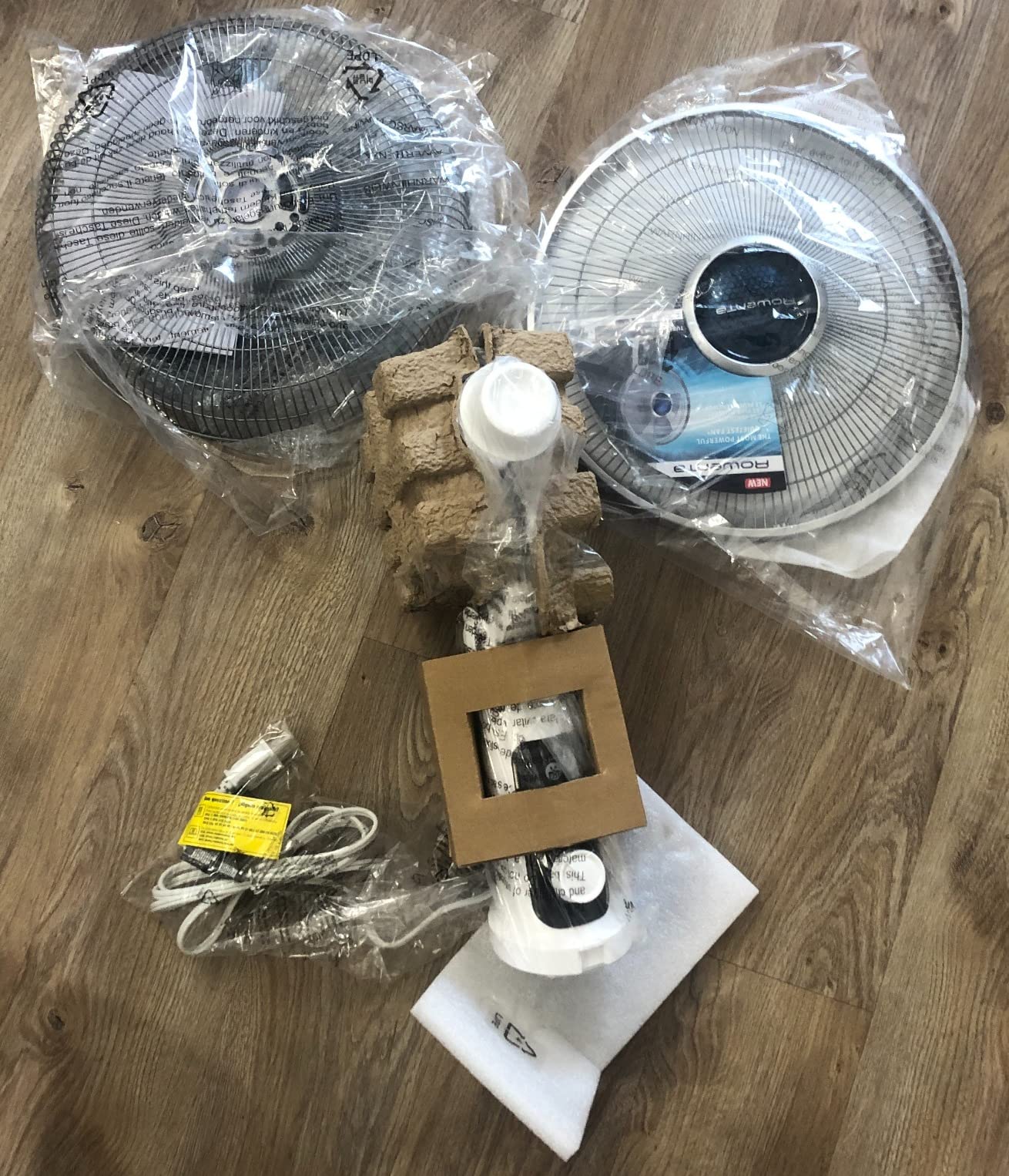 Rowenta, Desk Fan, Turbo Silence Table Fan, 12 Inches, Ultra Quiet Fan for Bedroom, Oscillating, Portable, 4 Speeds, Manual Turn Dial, White, Indoor, VU2730 customer photo 1