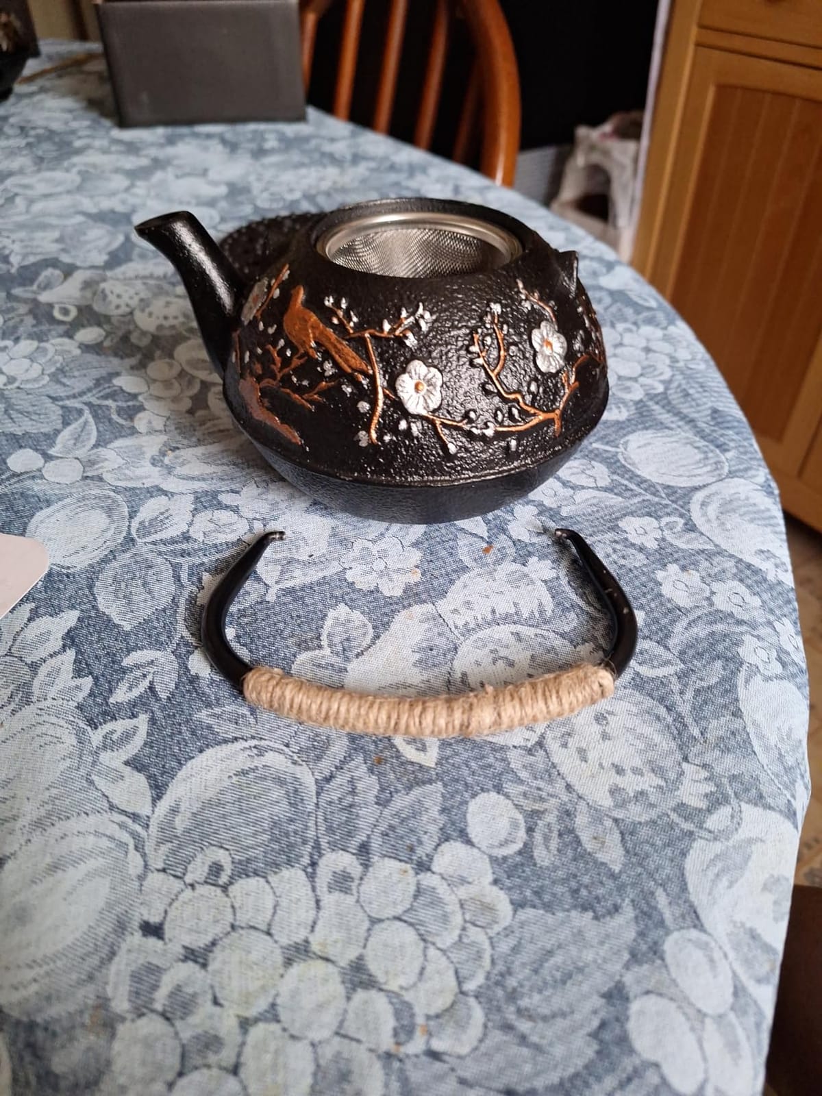 Dyna-Living Cast Iron Teapot 40.6oz Japanese Tea Kettle Set with 4 Tea Cups | Teapot with Stainless Steel Infuser & Trivet, Enamel Coated, Cast Iron Tea Kettle for Stovetop, Teapot Set Gift for Tea Lover customer photo 2