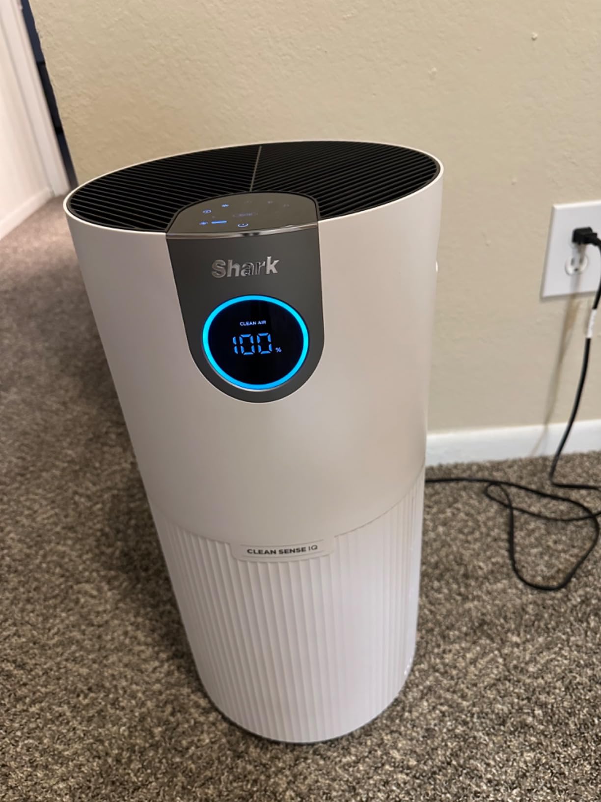 Shark Clean Sense Air Purifier Max, HP201, White | HEPA-Exceeding Filter, 1,000 Sq. Ft. for Large Room, Bedroom, Captures Pollutants, Pet Dander, Dust, Odor, Smoke, and More customer photo 1