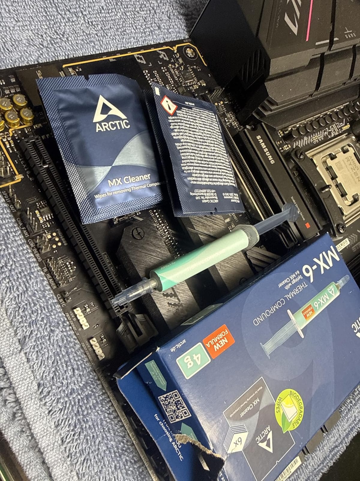 ARCTIC MX-6 (4 g, incl. 6 MX Cleaner) - Ultimate Performance Thermal Paste for CPU, Consoles, Graphics Cards, laptops, Very high Thermal Conductivity, Long Durability, Non-Conductive customer photo 1