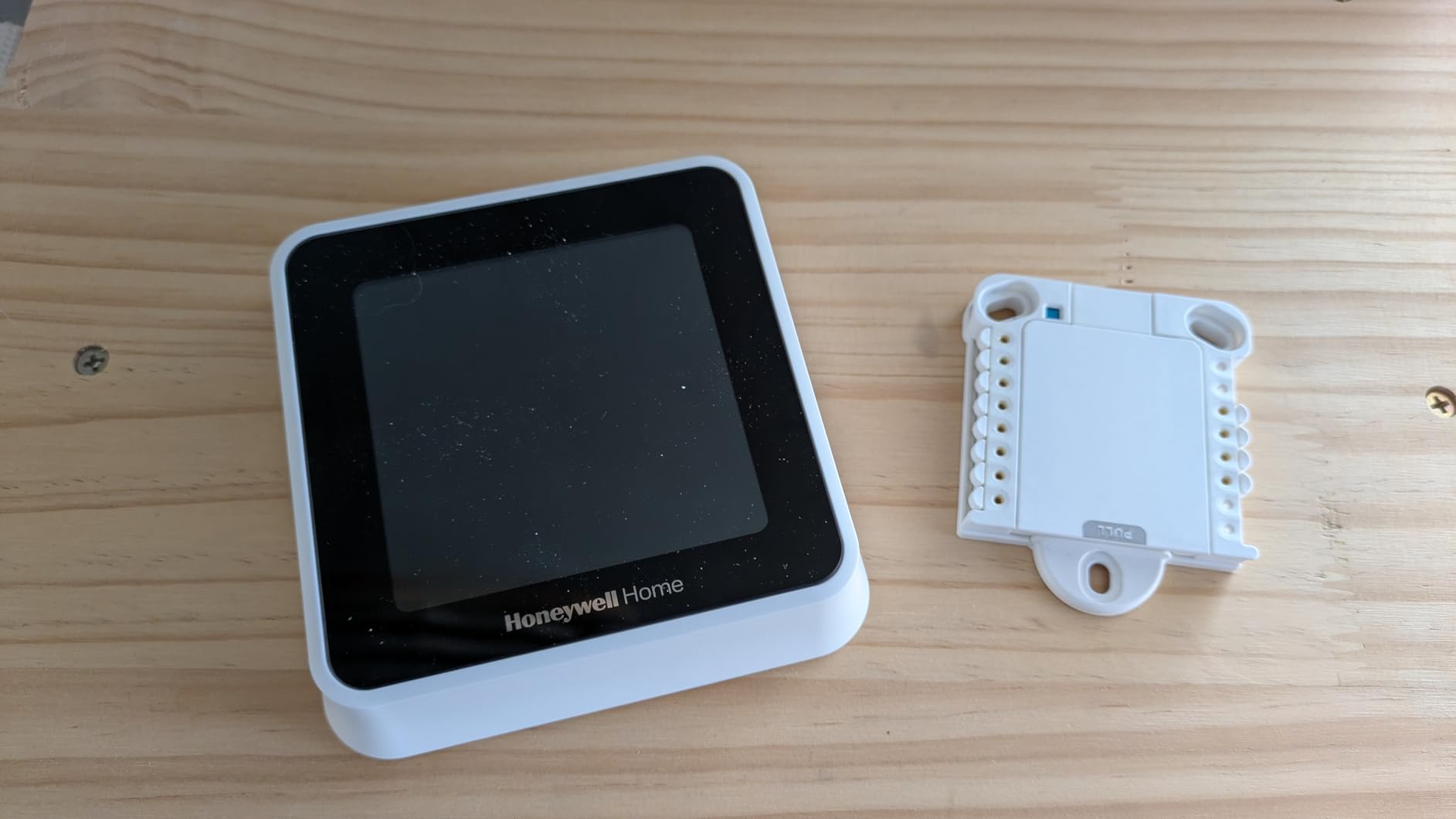 Honeywell Home T5 Smart Wi-Fi Thermostat | RTH8800WF2022, 7 Day-Programmable Touchscreen, Alexa Ready, Geofencing Technology, Energy Star, C-Wire Required customer photo 2