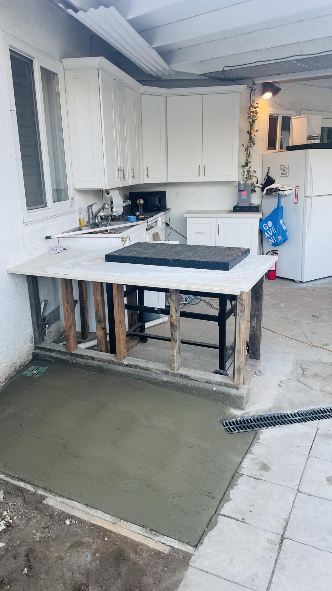 VEVOR Trench Drain System Channel Drain 5.9x5.1-Inch HDPE Drainage Trench, Black Plastic Garage Floor Drain with Plastic Grate, 6x39 Trench Drain Grate, with 6 End Caps, for Garden, Driveway-6 Pack customer photo 1
