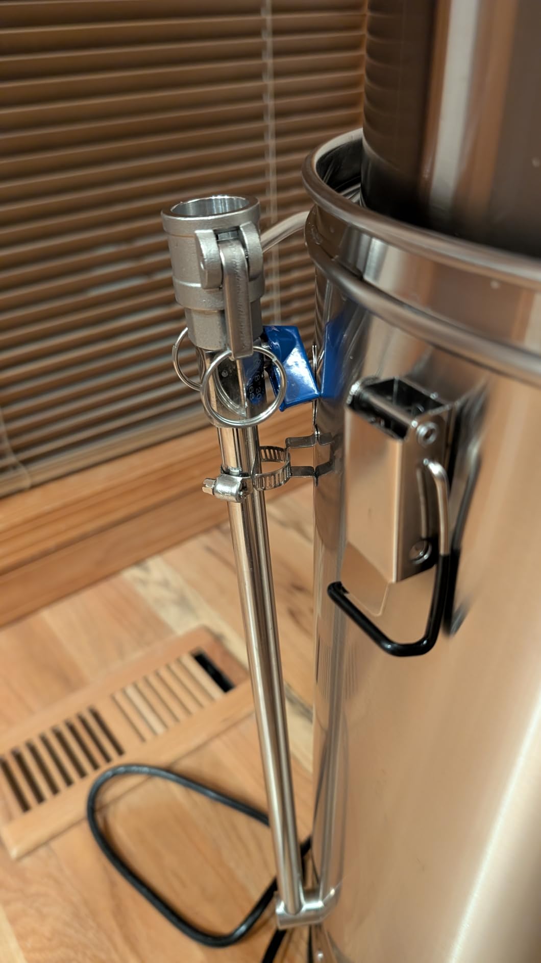 VEVOR Electric Brewing System, 9.2 Gal/35 L Brewing Pot, All-in-One Home Beer Brewer w/Pump, Mash Boil Device w/Panel, Auto/Manual Mode 100-1800W Power 25-100°C Temp 1-180 min Timer Recipe Memory customer photo 1