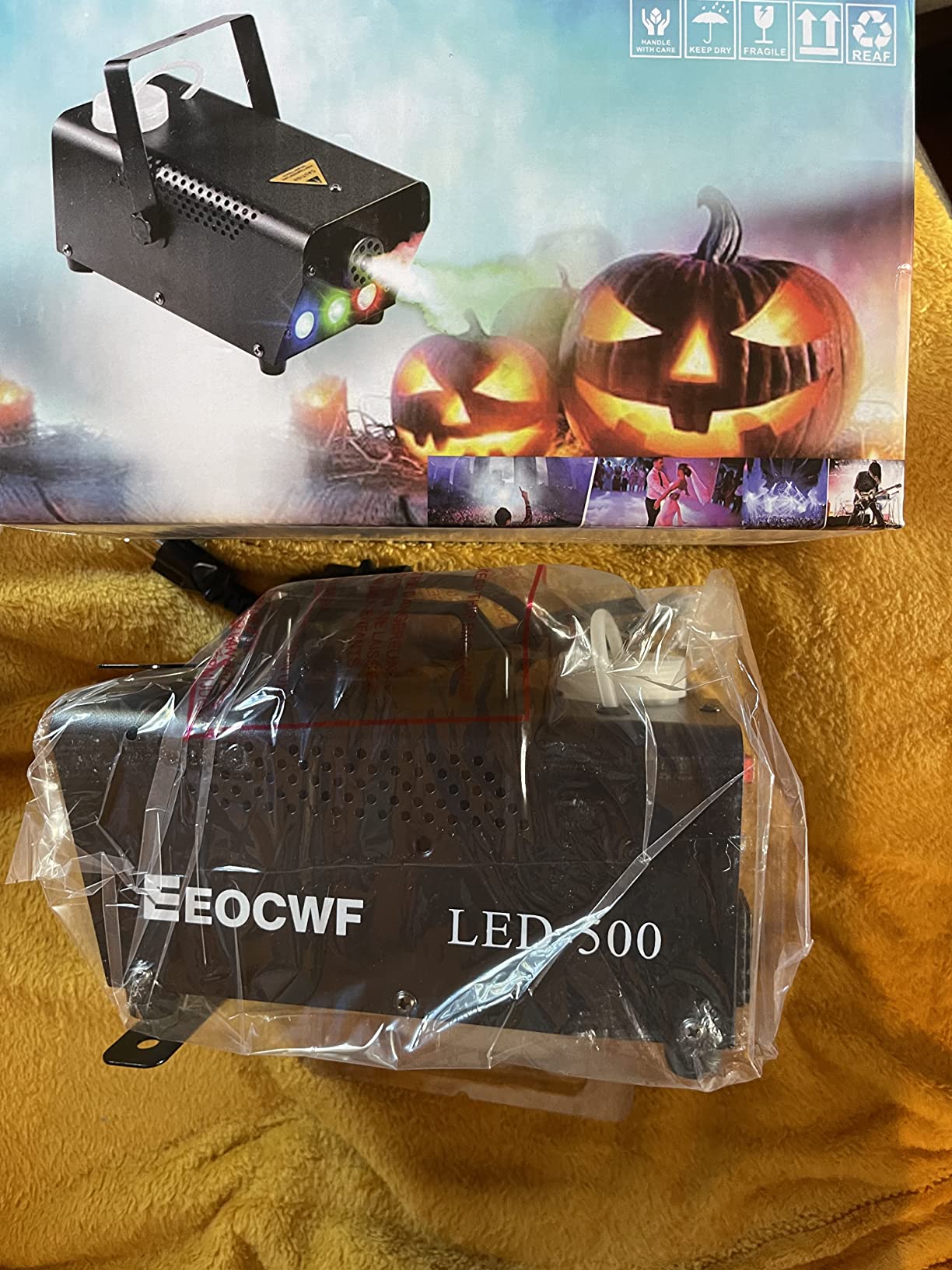 Upgraded Fog Machine, Mini Smoke Machine 2000CFM Fog Output 8 LED 13-colors Lights with Wireless Remote Support Timing, 500W Auto Spray Fogger for Christmas Halloween Party DJ Show Wedding Indoor Use customer photo 2