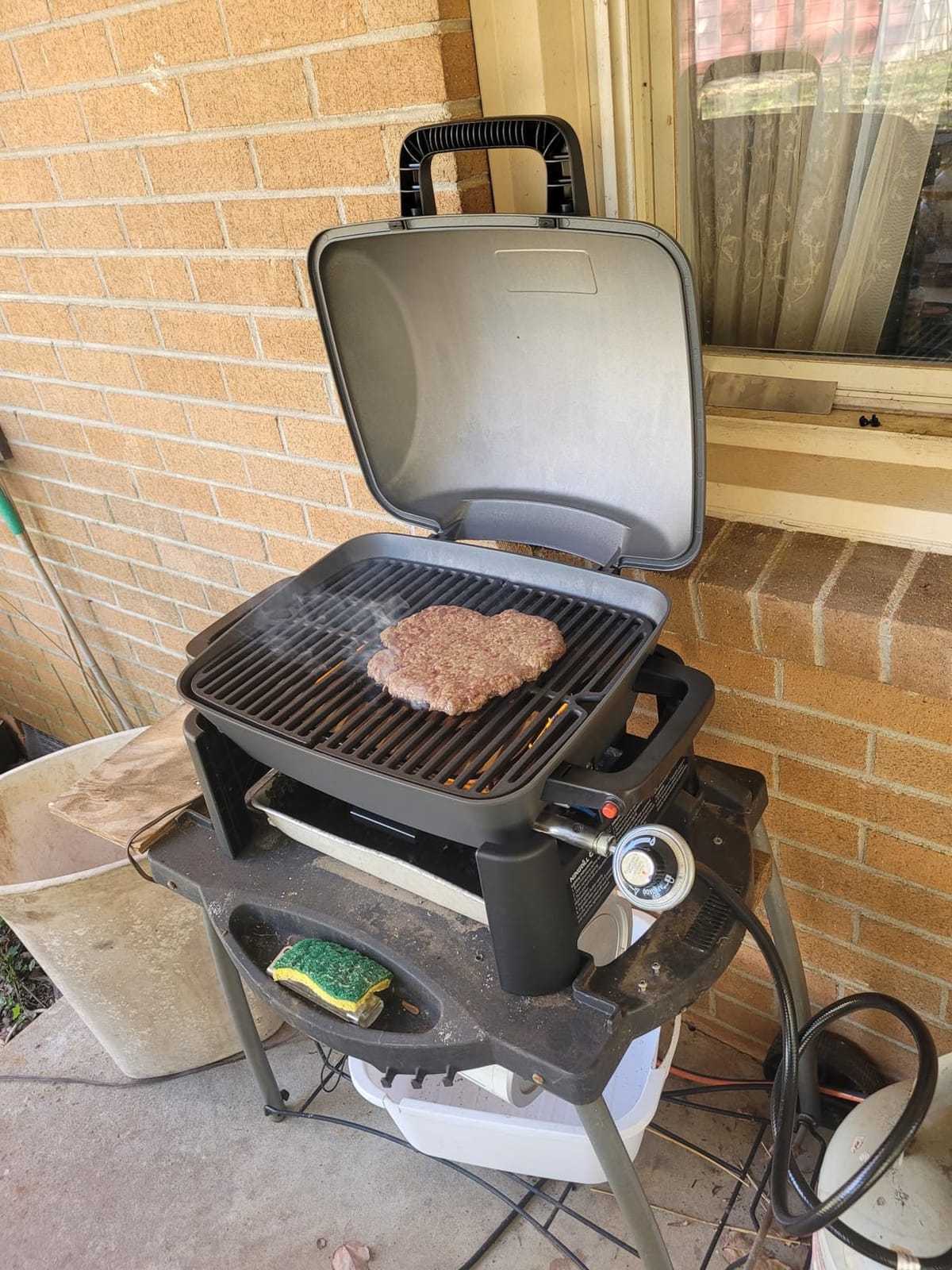 Nexgrill Tabletop 1 Burner Gas Grill, Compact with Cast Aluminum Frame | Offers 10000 BTU, Locking Lid, Piezo Ignition, 183 Sq In Cooking Space, Cast Iron Cooking Grate, For Camping & Tailgating customer photo 1