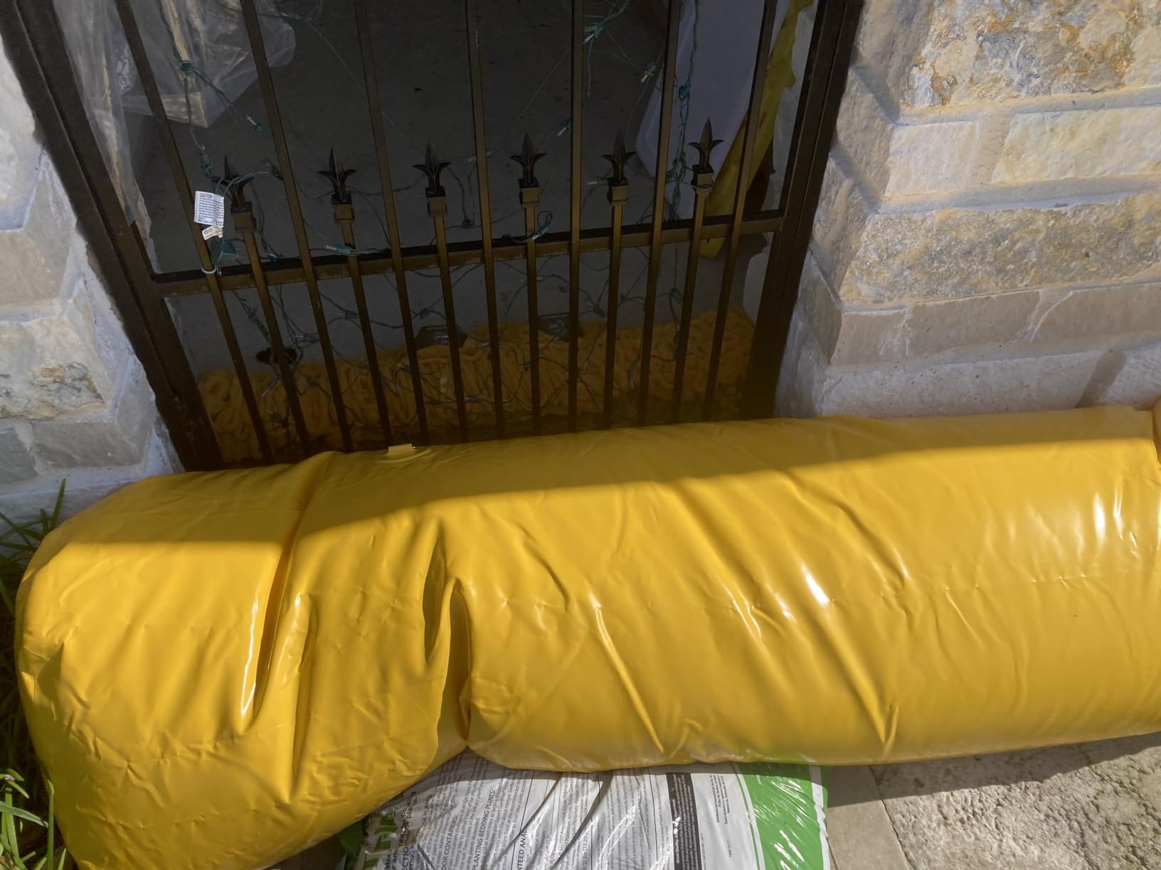 VEVOR Flood Barrier Hydro Bag 24 ft Length x 12 in Height Water Diversion customer photo 2