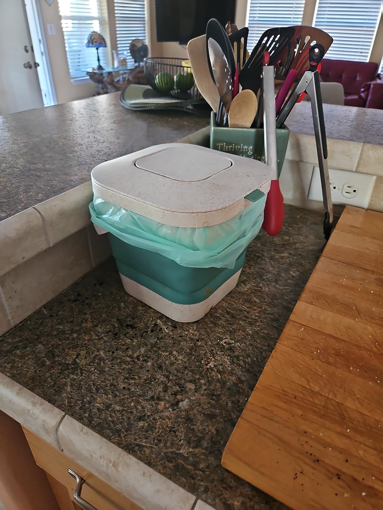 AIRNEX Collapsible Compost Bin Kitchen Counter Caddy - 1 Gallon Countertop Compost Bin with Lid Made of Wheat Straw - Odorless Kitchen Compost Bin Countertop with 20 Compost Bags and 2 Carbon Filters customer photo 1