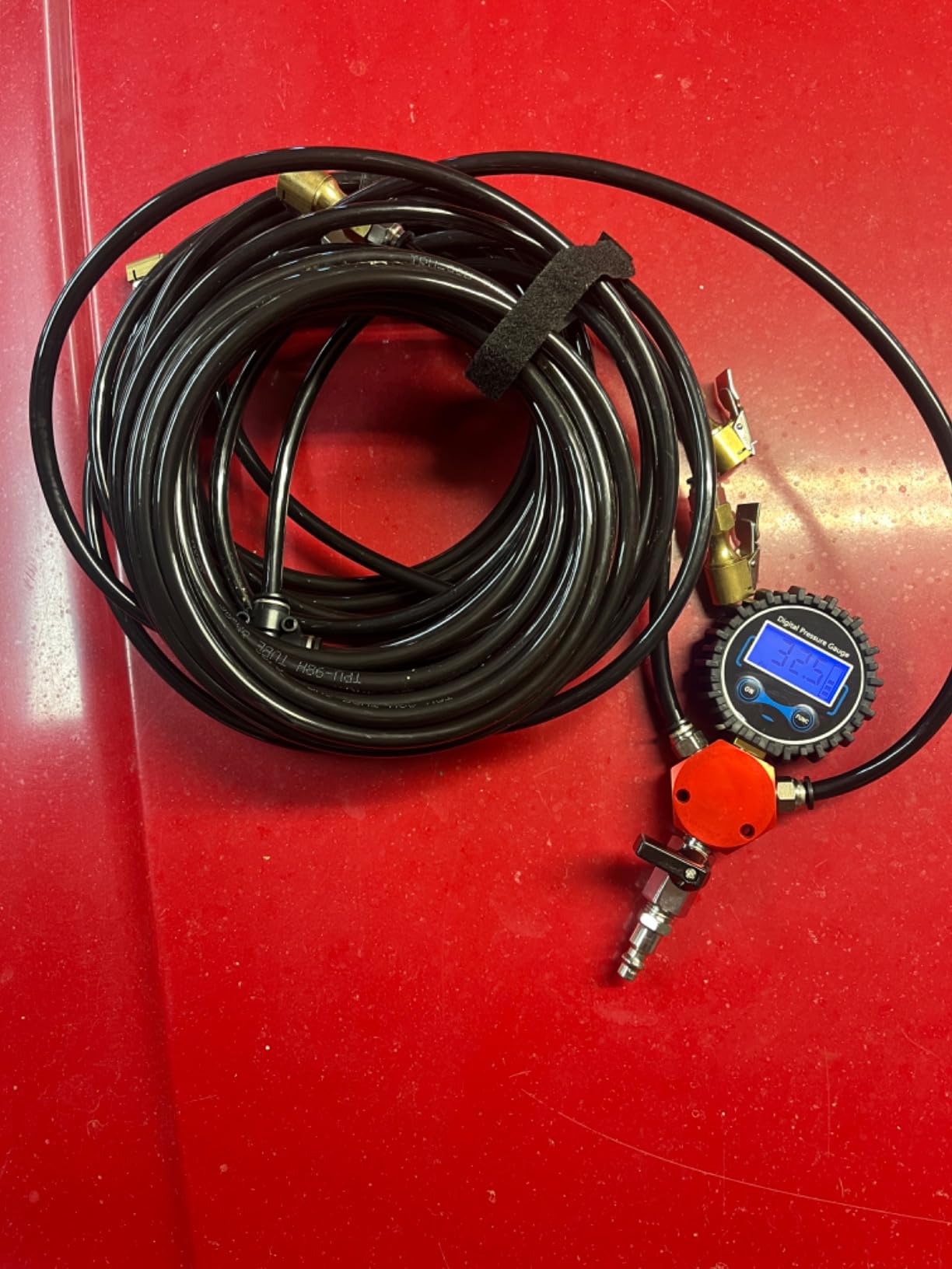 4 tire Inflation System, 4 tire Inflation deflation System, 4 tire inflator | 4 Tire Inflation System With Closed Flow Air Chuck Digital Tire Pressure Gauge Compatible with HPA Tank and Compressor customer photo 1