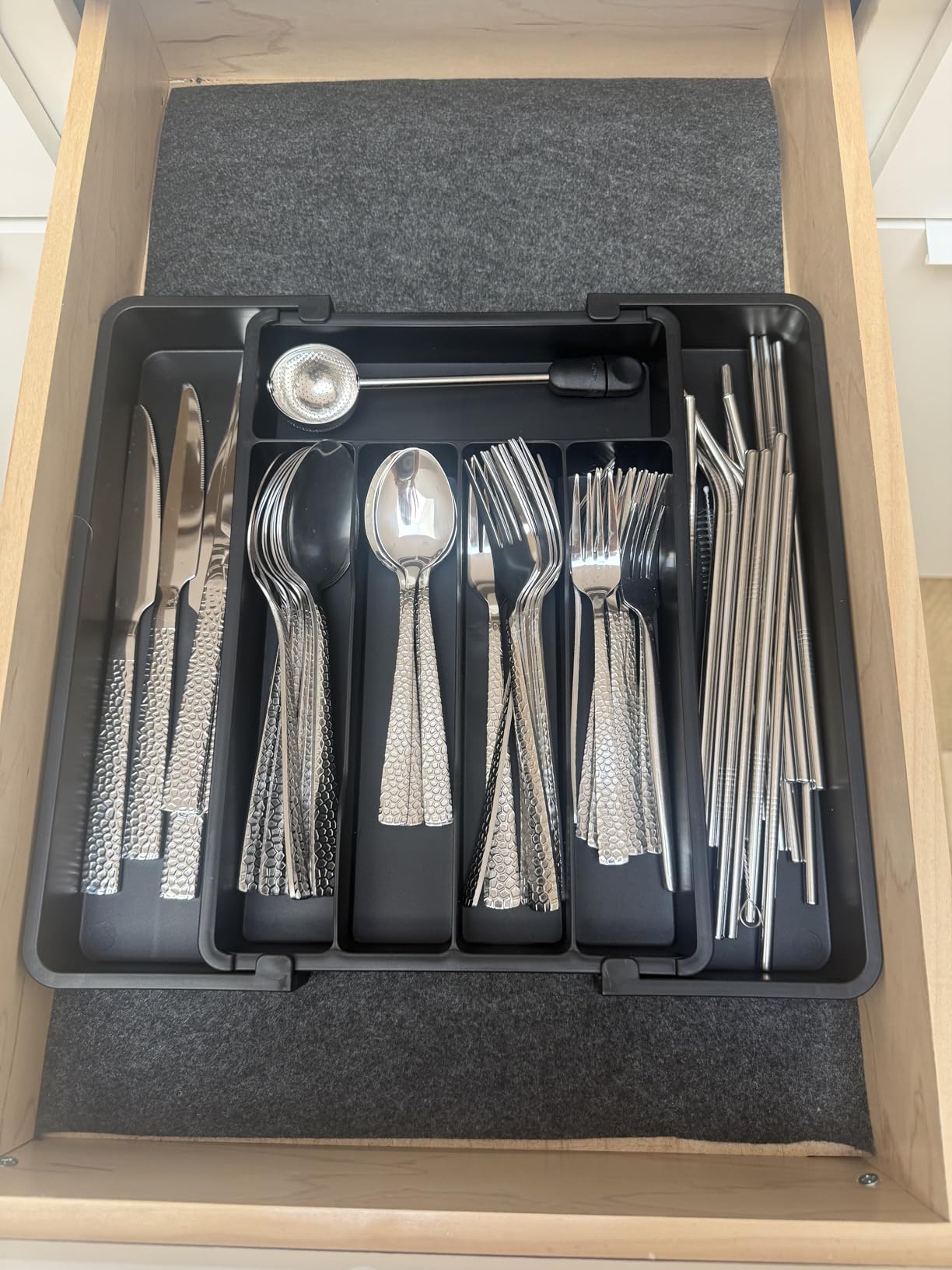 Hammered Silverware Set, 40-Piece Stainless Steel Square Flatware Set for 8, Food-Grade Tableware Cutlery Set, Utensil Sets for Home Restaurant, Mirror Finish, Dishwasher Safe customer photo 2