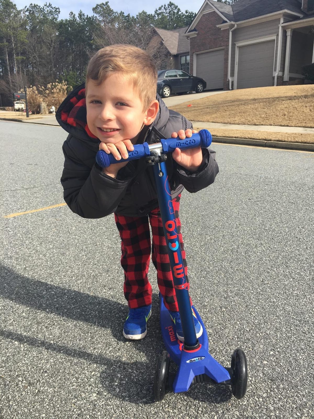 Micro Kickboard Maxi Scooter for Ages 5-12 | Children up to 110 lbs | 3 Wheel Lean-to-Steer Design | Adjustable T Bar | Smooth Ride PU Wheels | Swiss Design customer photo 2